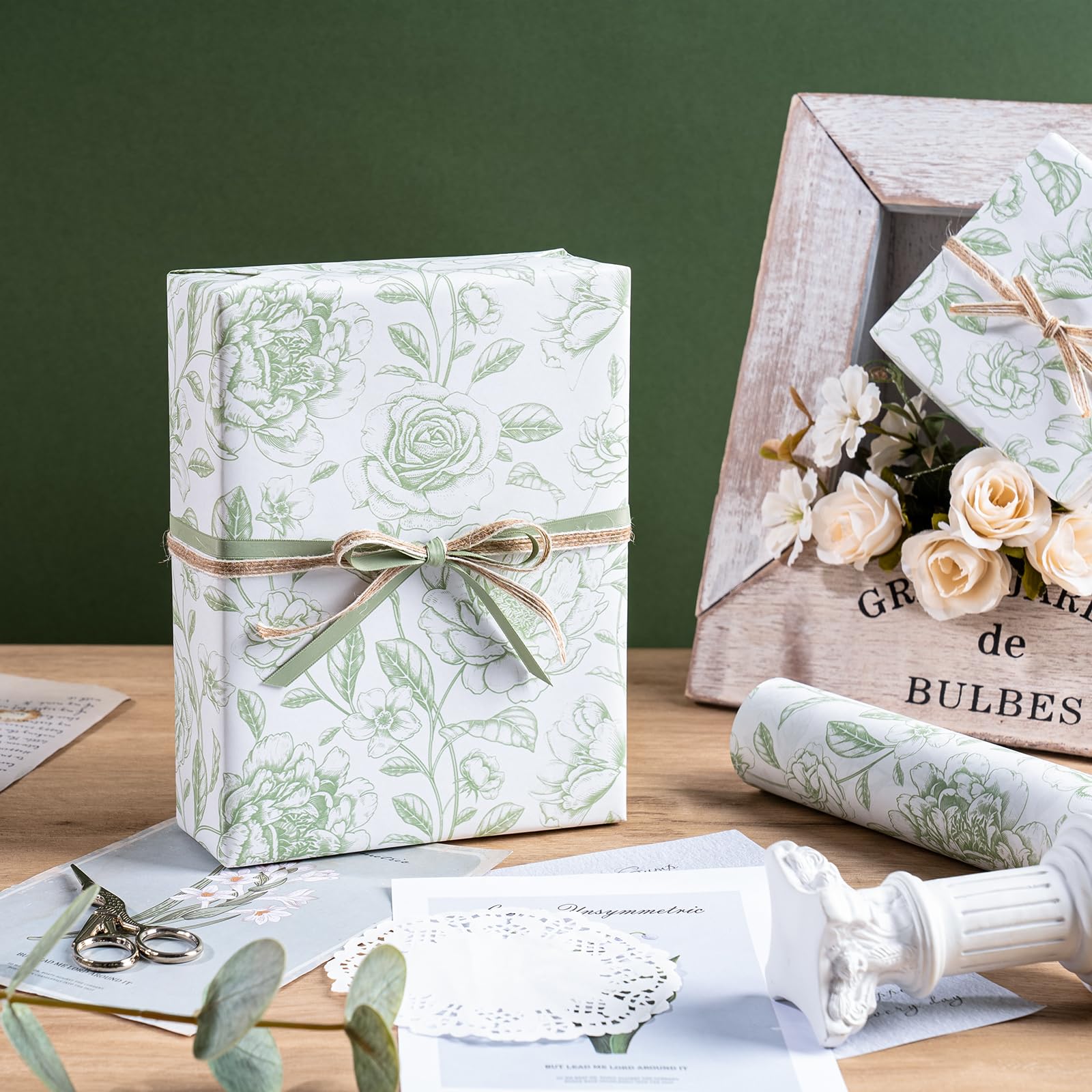 WRAPAHOLIC Rollo de papel de regalo floral de estraza, mini rollo, 17 pulgadas x 33 pies, diseño floral verde Toile vintage para cumpleaños, despedida de soltera, boda, baby shower