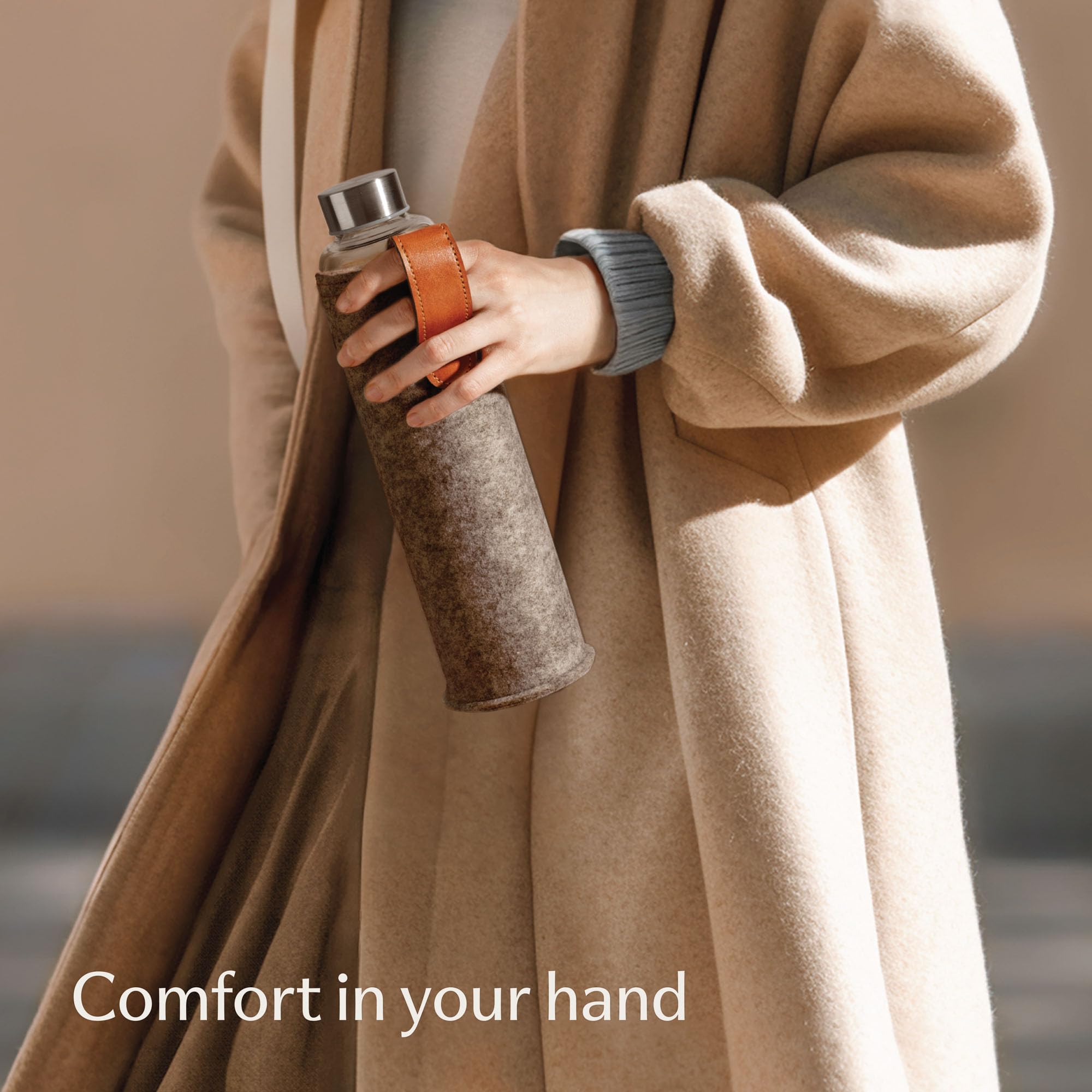 Cosumy Glass Water Bottle 25oz with Felt Sleeve - Borosilicate Glass - Leakproof Lid - BPA Free - Ideal for Work, Travel & Gym (Sand Brown)