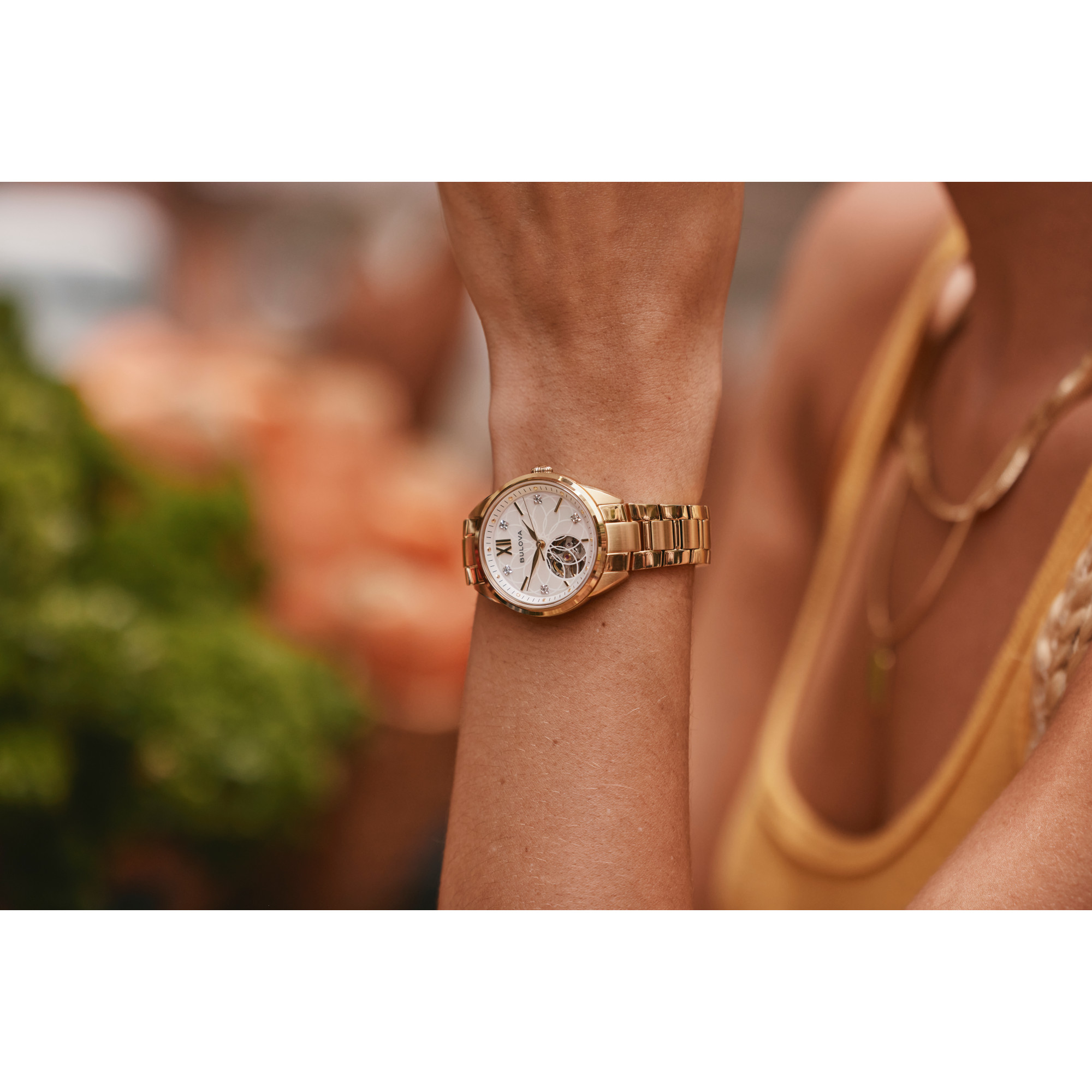 【R&B】Lady Amazon.com: Bulova Reloj Clásico para Dama con Diamante de 3