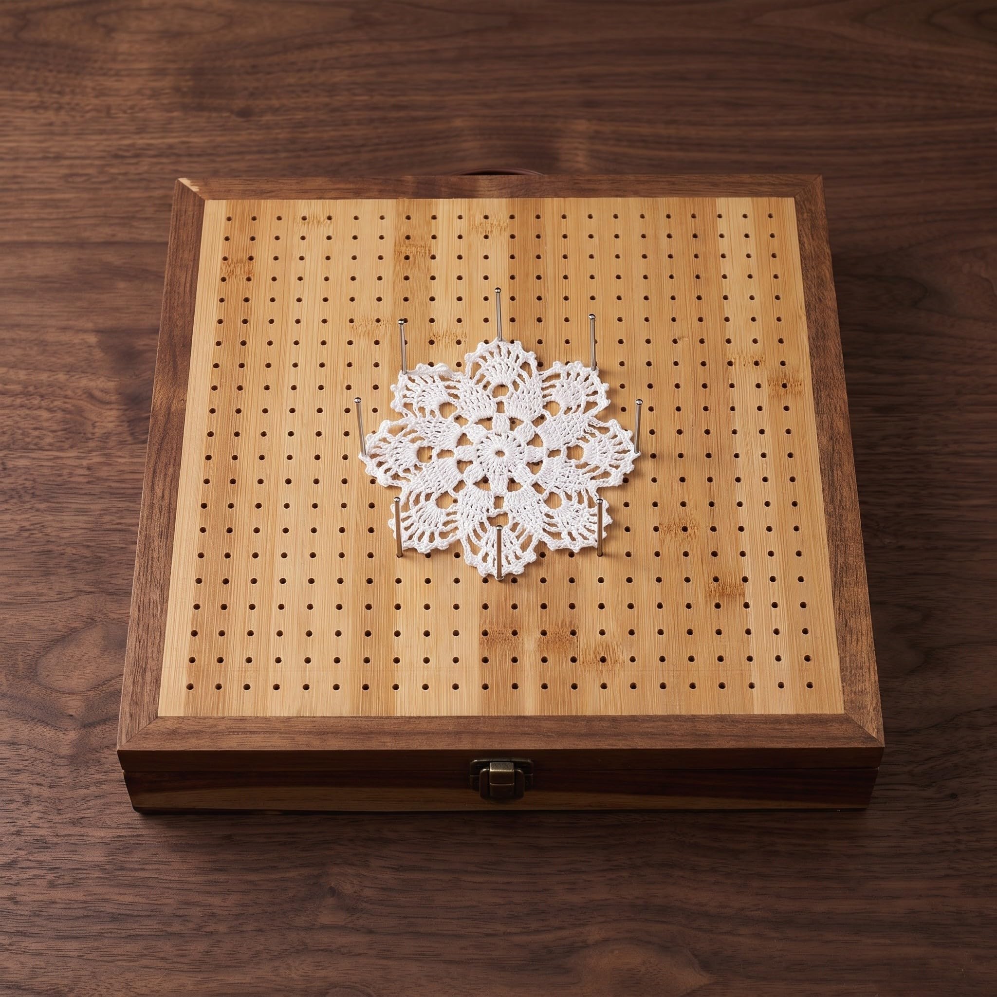 ULTECHNOVO Tabla Moldeadora para Ganchillo con Asa Portátil y Cajón de Almacenamiento, Base de Madera Gruesa con Diseño de Pendiente Ajustable para Proyectos de Tejido DIY