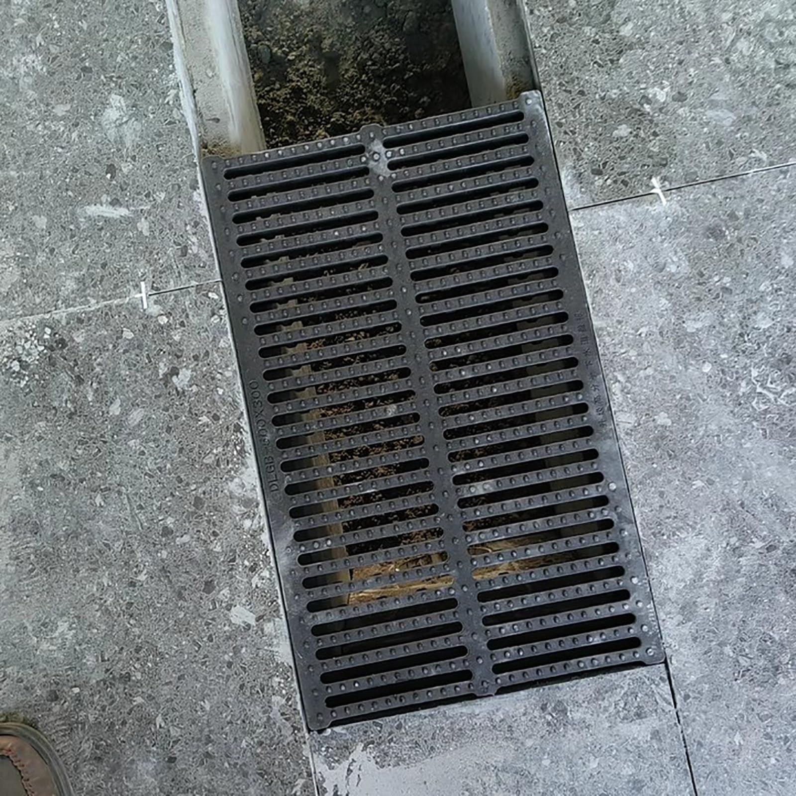 Wytrzymała osłona odpływowa na zewnątrz, do cięcia, czarny ruszt z żywicy do drenażu ogrodowego, kanał podłogowy, 50 x 30 x 3 cm / 19.7x11.8x1.2in (19,7 x 11,8 x 1,2 cala) - 1 sztuka