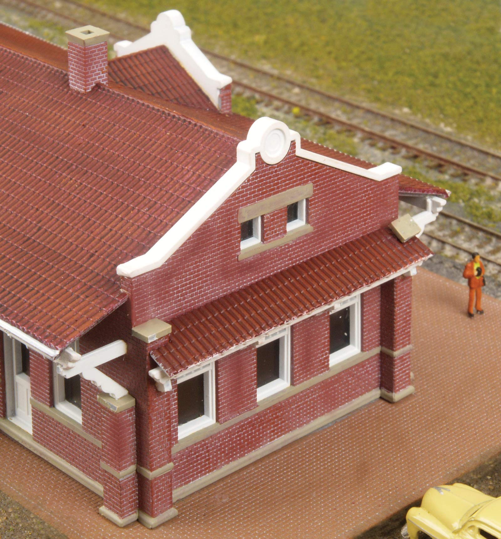 Walthers Cornerstone 933-3803 ATSF Brick Depot Kit, Brown, 1:160 - Image 4