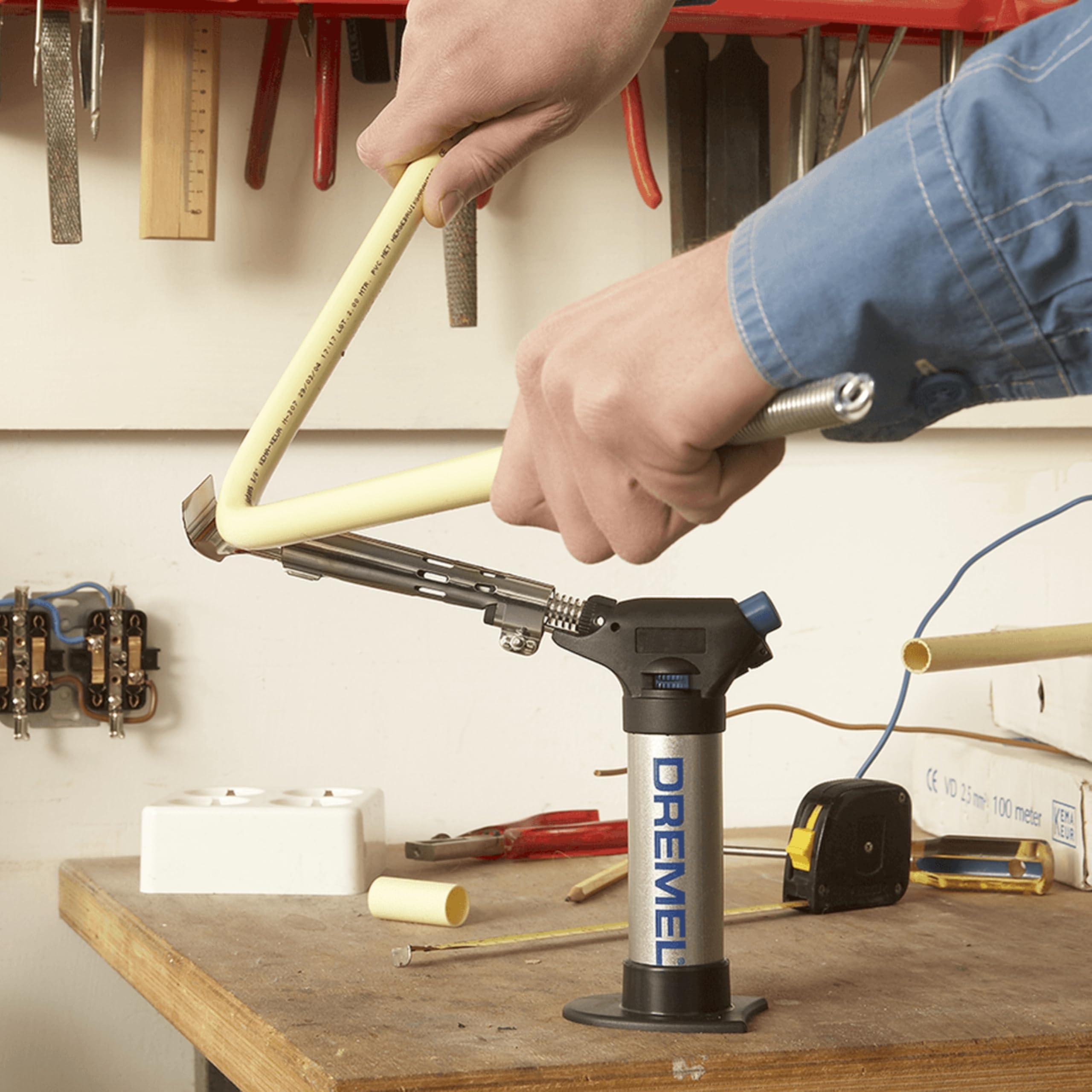 Dremel 2200 VersaFlame Multifunktionaler Butangas-Brenner - Butangas-Lötlampe, Gasbrenner und Löt-Set (mit 5 Zubehören zum Löten, Schrumpfen, Schweißen, Flambieren)