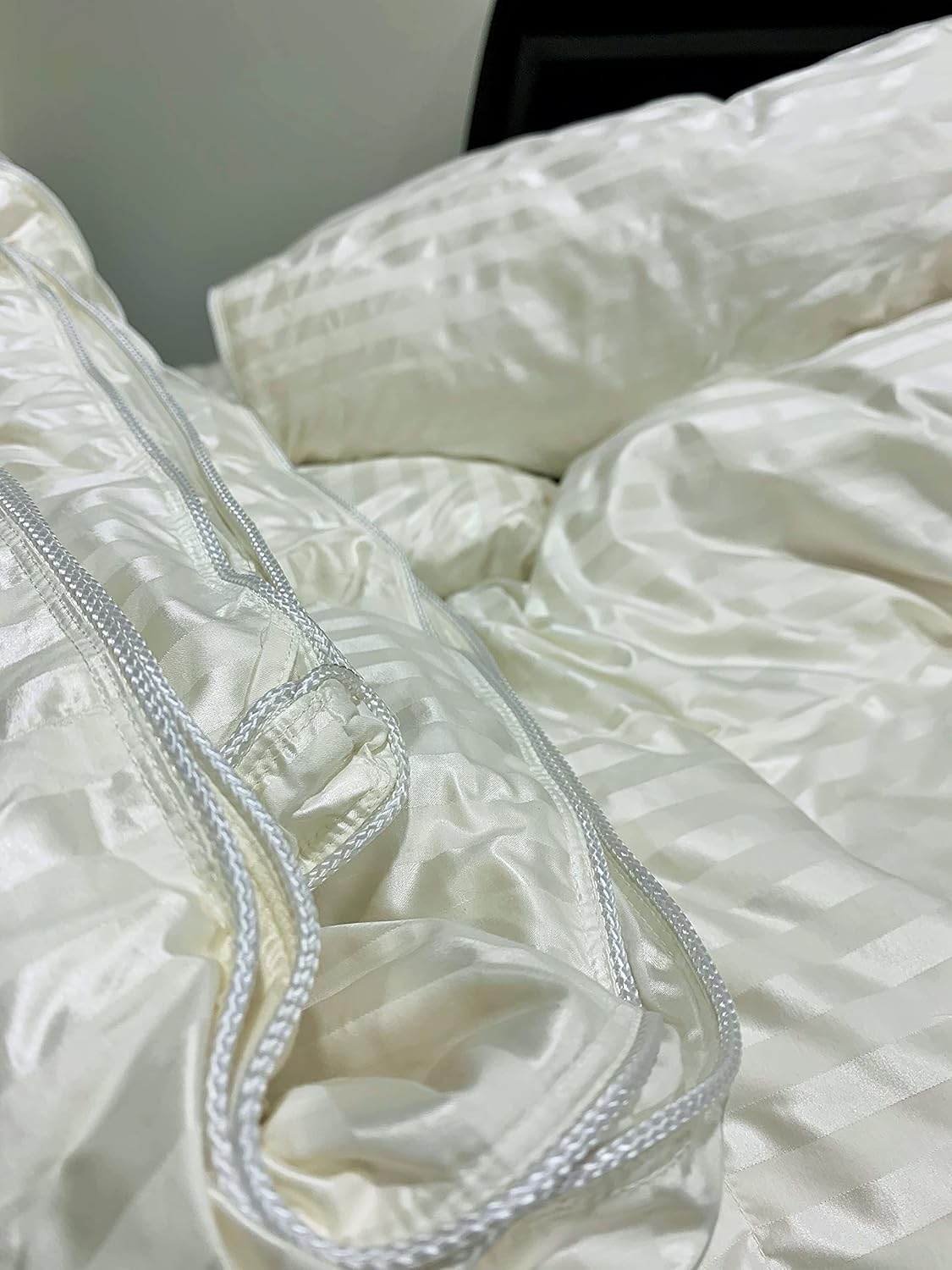 sheetsnthings Extra Warm Silk Blended Goose Down Comforter (King-California King, 106x90) 60-Ounces of Fill, Striped Pattern Heavy Goose Down Duvet Insert, Cream