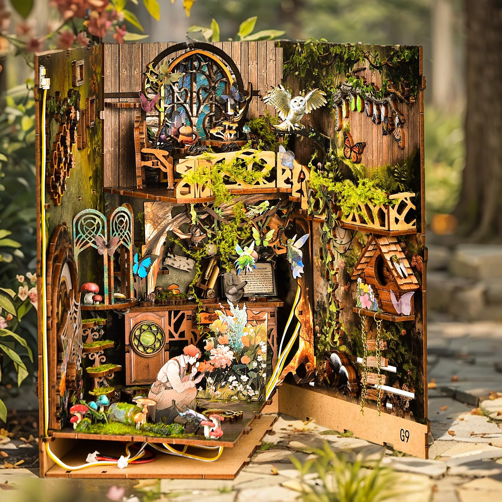 Ulikey DIY Book Nook, Fermalibri in Legno Book Nook 3D Kit per Casa Delle Bambole, Kit di Decorazione Della Libreria Con Luce LED e Istruzioni per Decorazioni e Regali Creativi