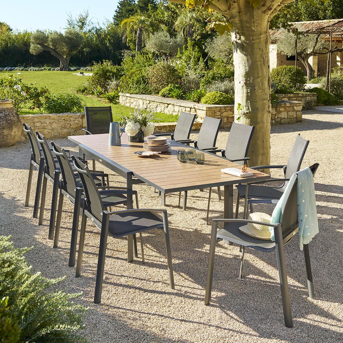 Hespéride - Table de Jardin Extensible Évasion - Effet Bois Honey/Graphite - 140 x 100 x 75 cm - Aluminium, 10 Places - pour Terrasse