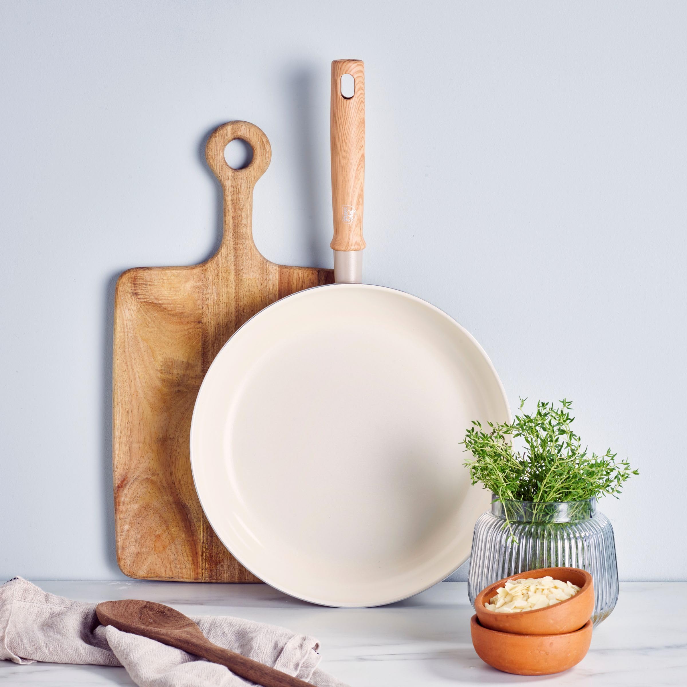 GreenChef Nordics Wok con Rivestimento Ceramico Antiaderente, 28 cm/3,7 L, Compatibile con Induzione, Manico Effetto Legno, Senza PFAS, Adatto al Forno 160 °C, Lavabile in Lavastoviglie, Crema
