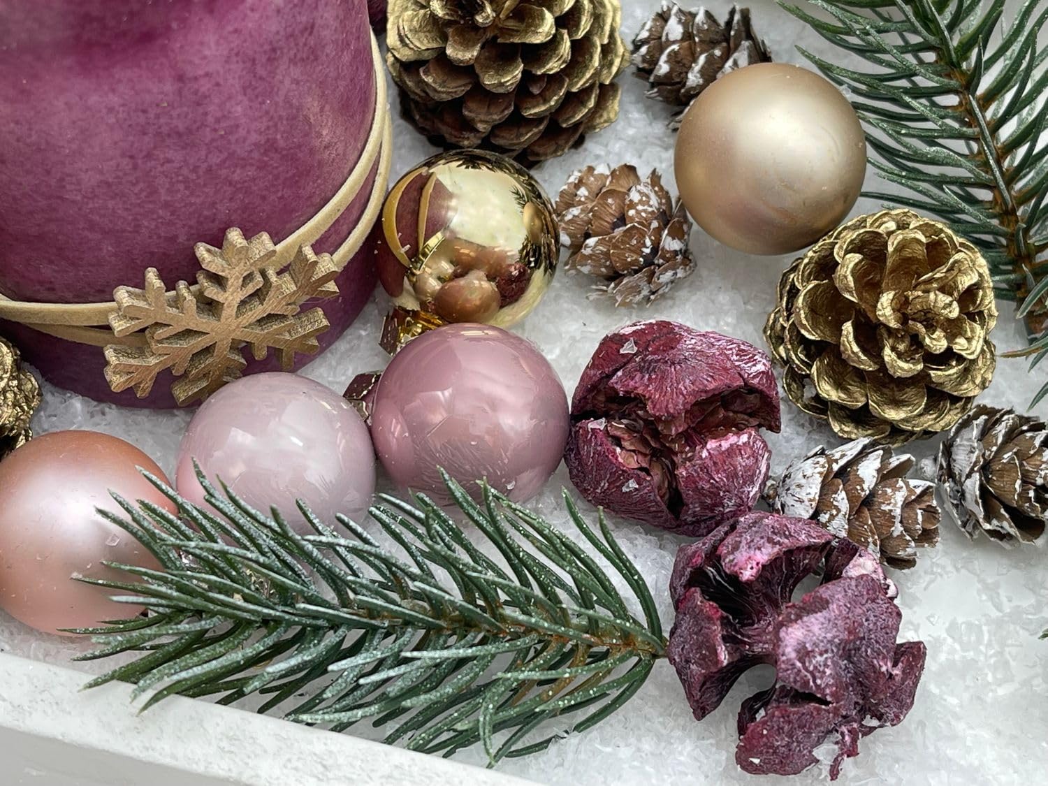 ZauberDeko Adventsgesteck Weihnachten Weihnachtsdeko Tablett Hirsch Gold Rosa Beere Deko 40cm