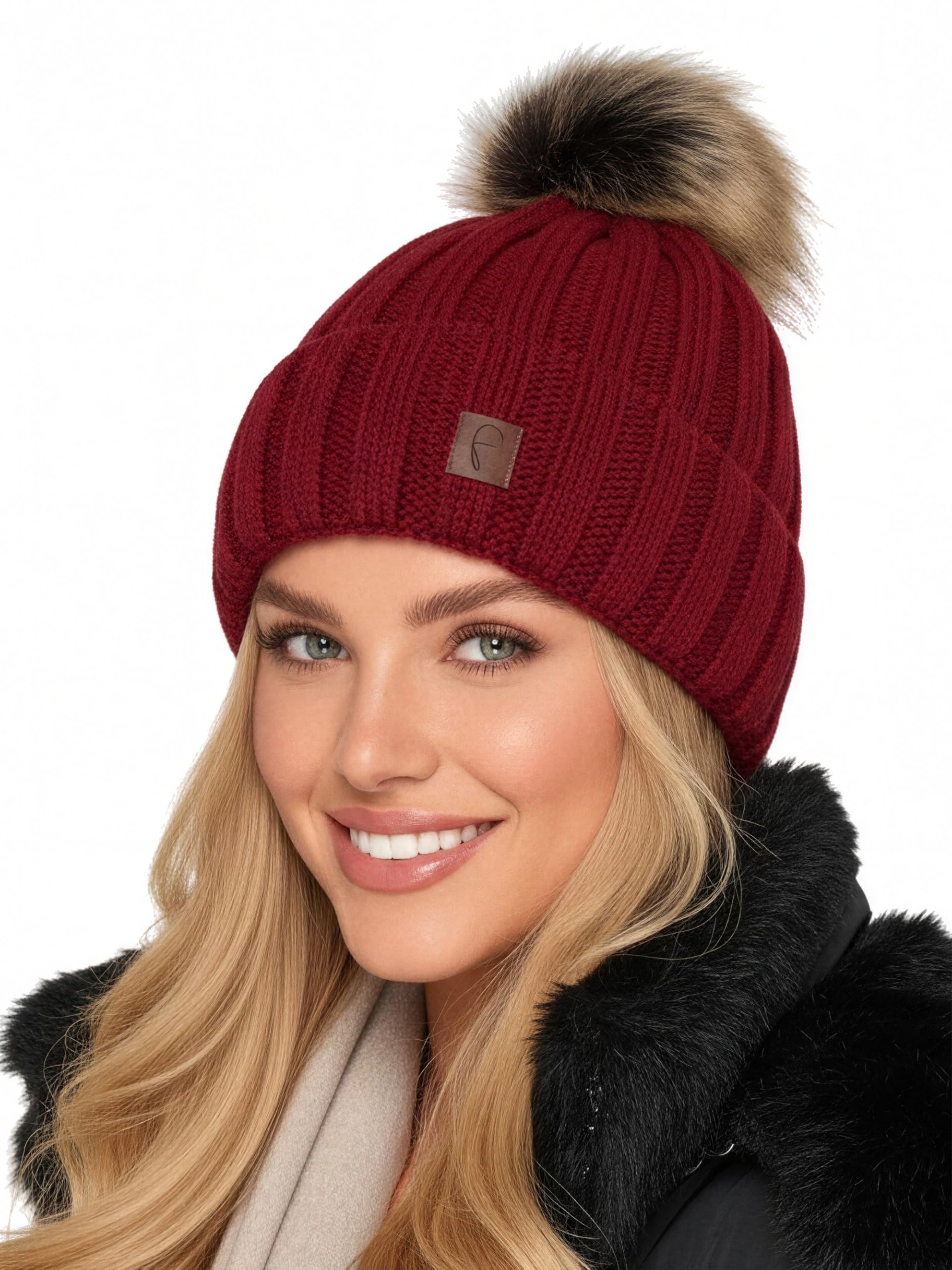 Baesics Strickmütze mit Bommel für Damen & Herren – warme Unisex Wintermütze mit Fleecefutter & Kunstfell Pompon One Size – Beanie Stil