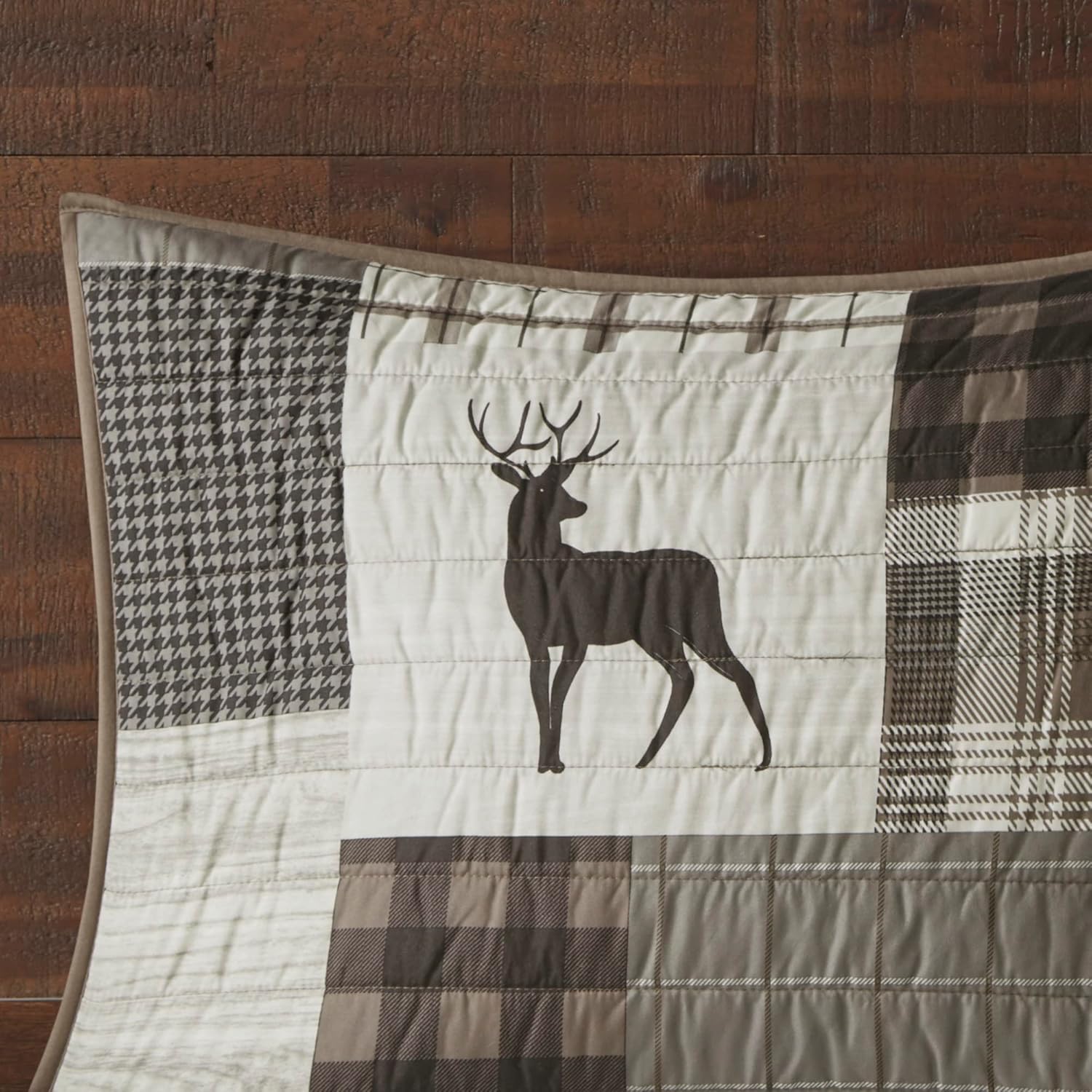 Woolrich Reversible Quilt Set - Cottage Styling Reversed to Solid Color, All Season Lightweight Coverlet, Cozy Bedding Layer, Matching Shams, Oversized Full/Queen, Woodshed Moose Brown