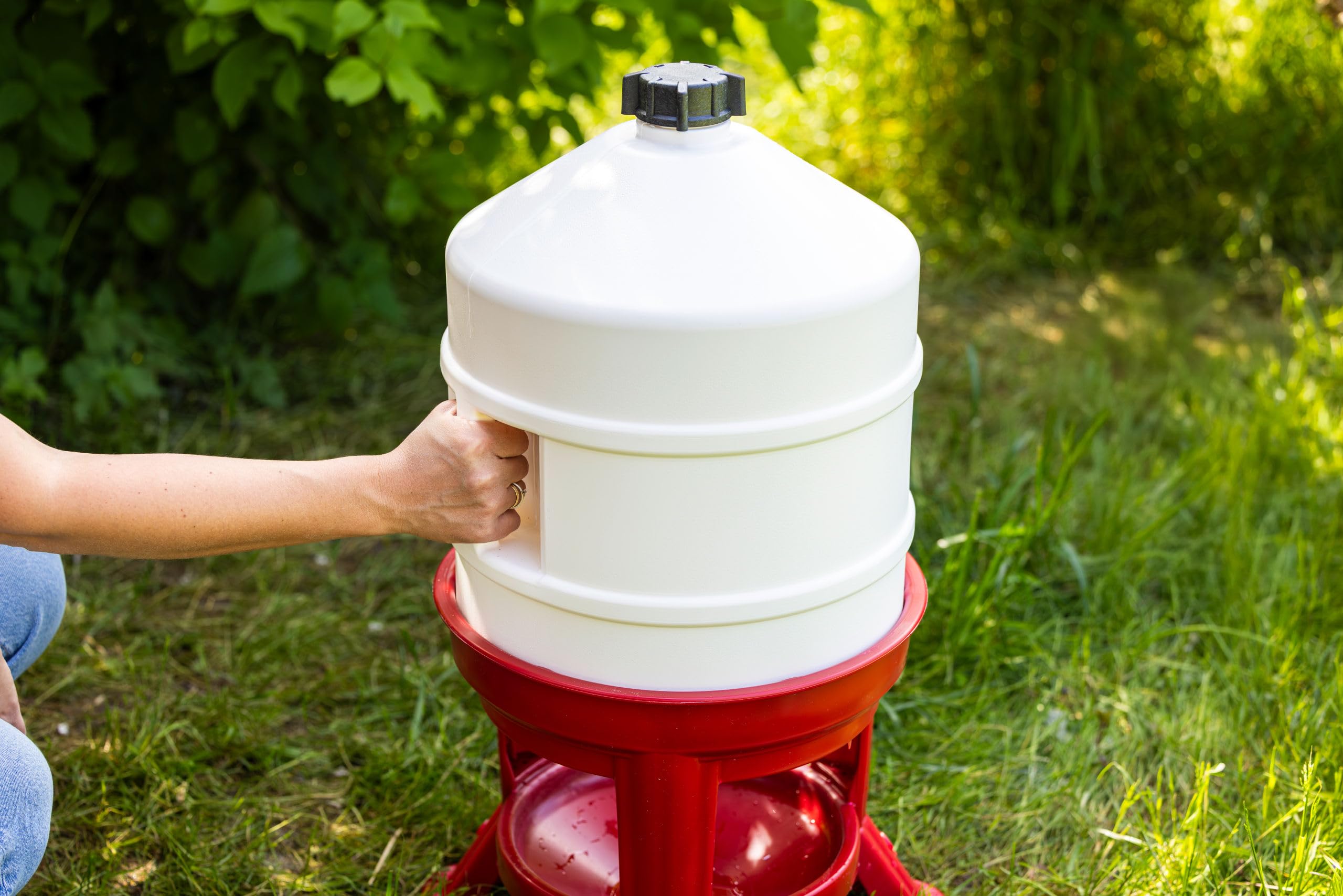 Kerbl Hobbyfarming Bebedero para Aves 30 l, Bebedero para gallinas, plástico, Altura 70 cm, se Puede llenar Desde Arriba, con Patas Anchas, Flujo de Agua Regulable