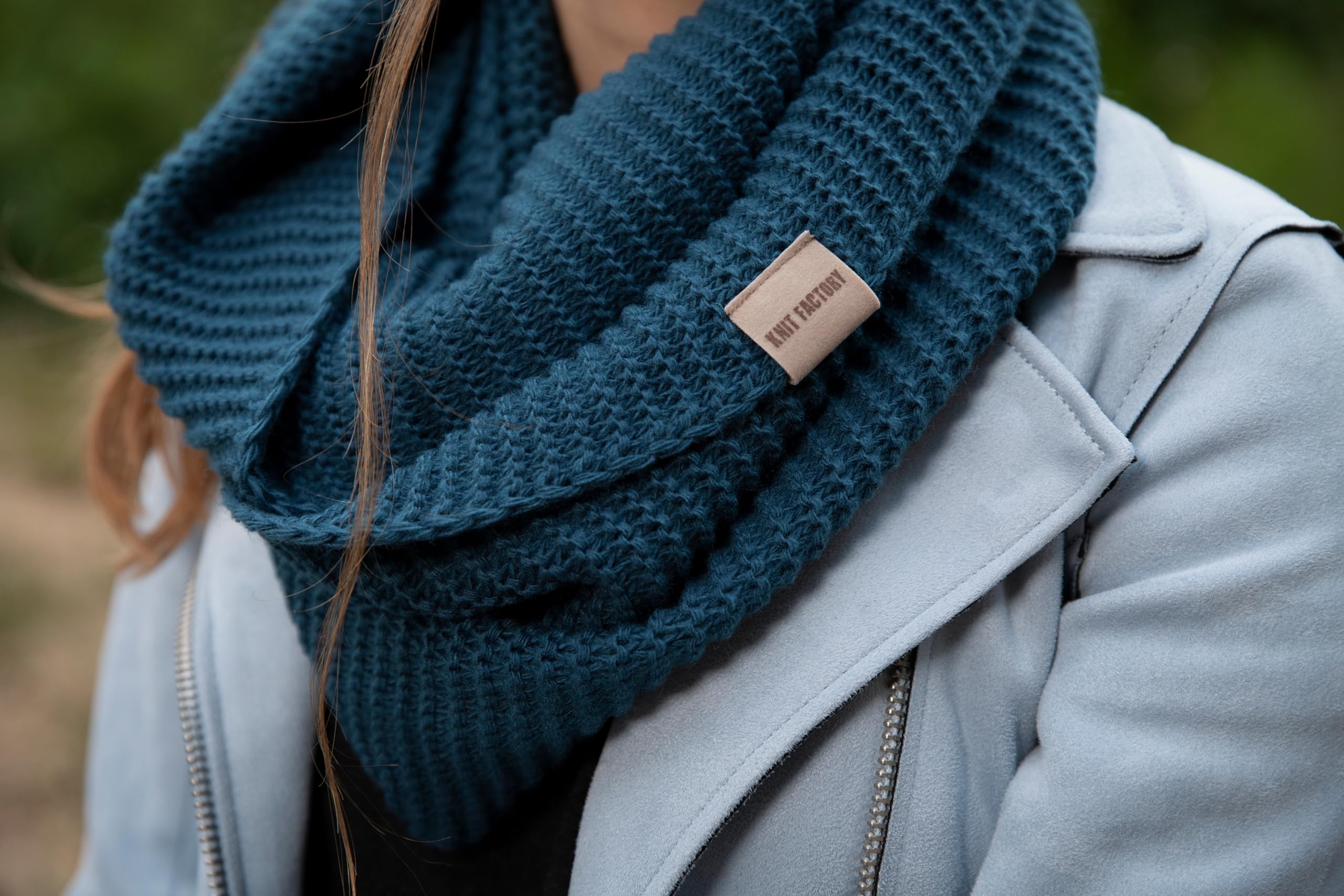 KNIT FACTORY - Jamie Loop Schal - Gestrickter Schlauchschal - Herbst & Winter Essentials - Zeitloses Mode-Accessoire - Für Damen und Herren - Strickschal mit Wolle
