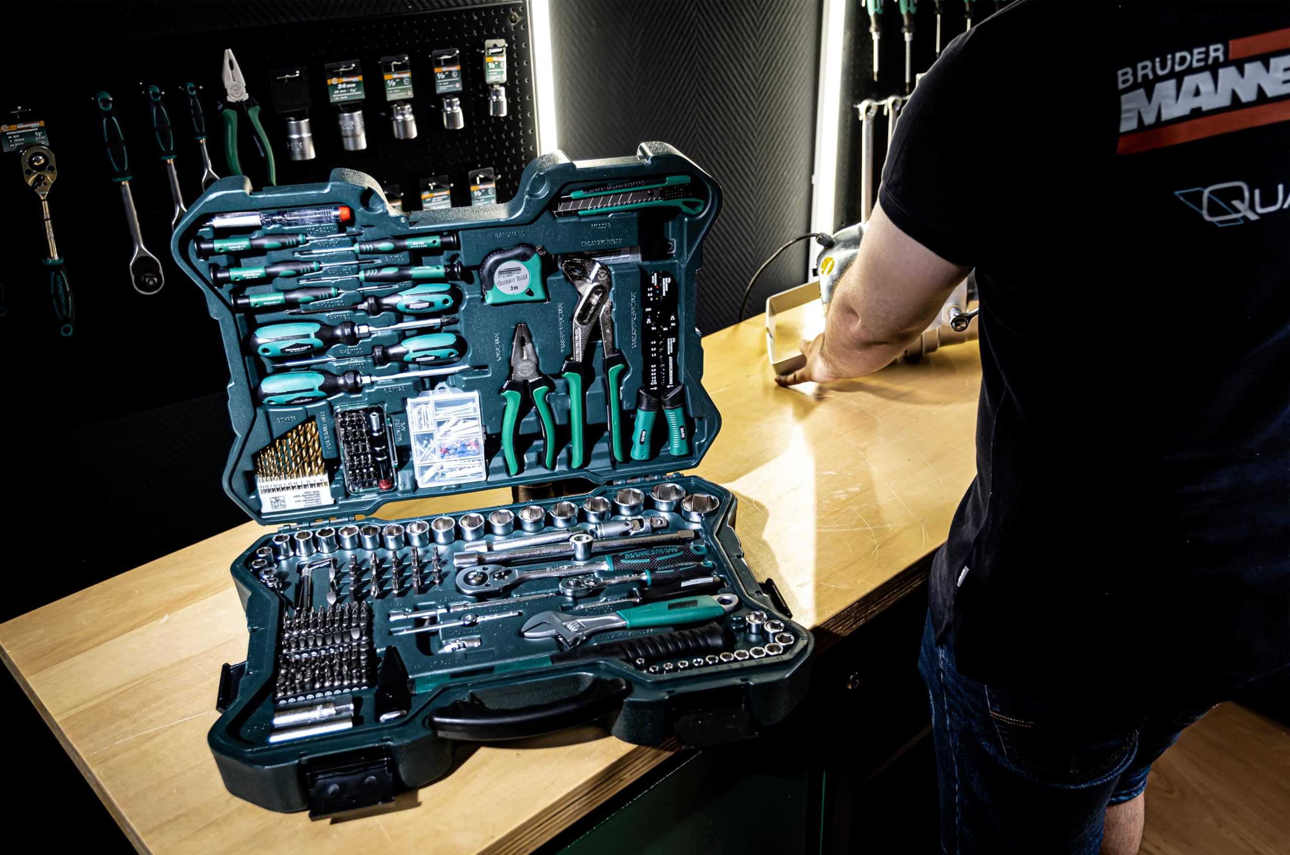 Mannesmann - M29088 – Set chiavi a tubo e attrezzi, 303 pz.