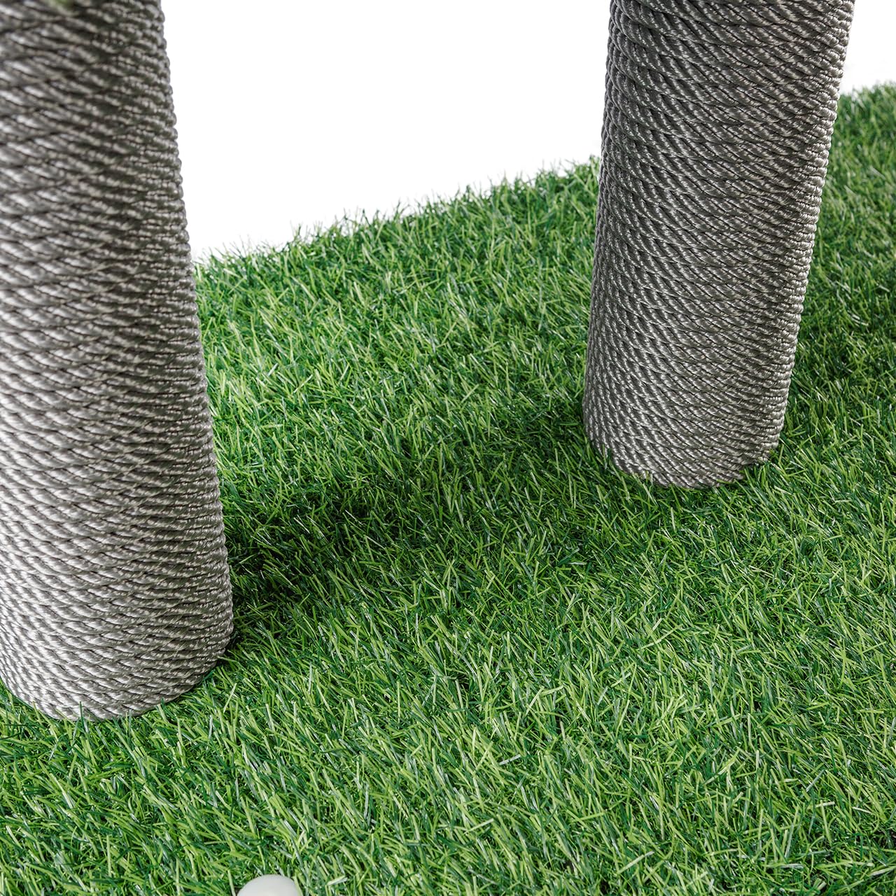 CanadianCat Company | Outdoor Kratzbaum Parker - Kletterbaum mit Kunstrasen | 85 x 45 x 117 cm | wetterfest für Balkon & Terrasse