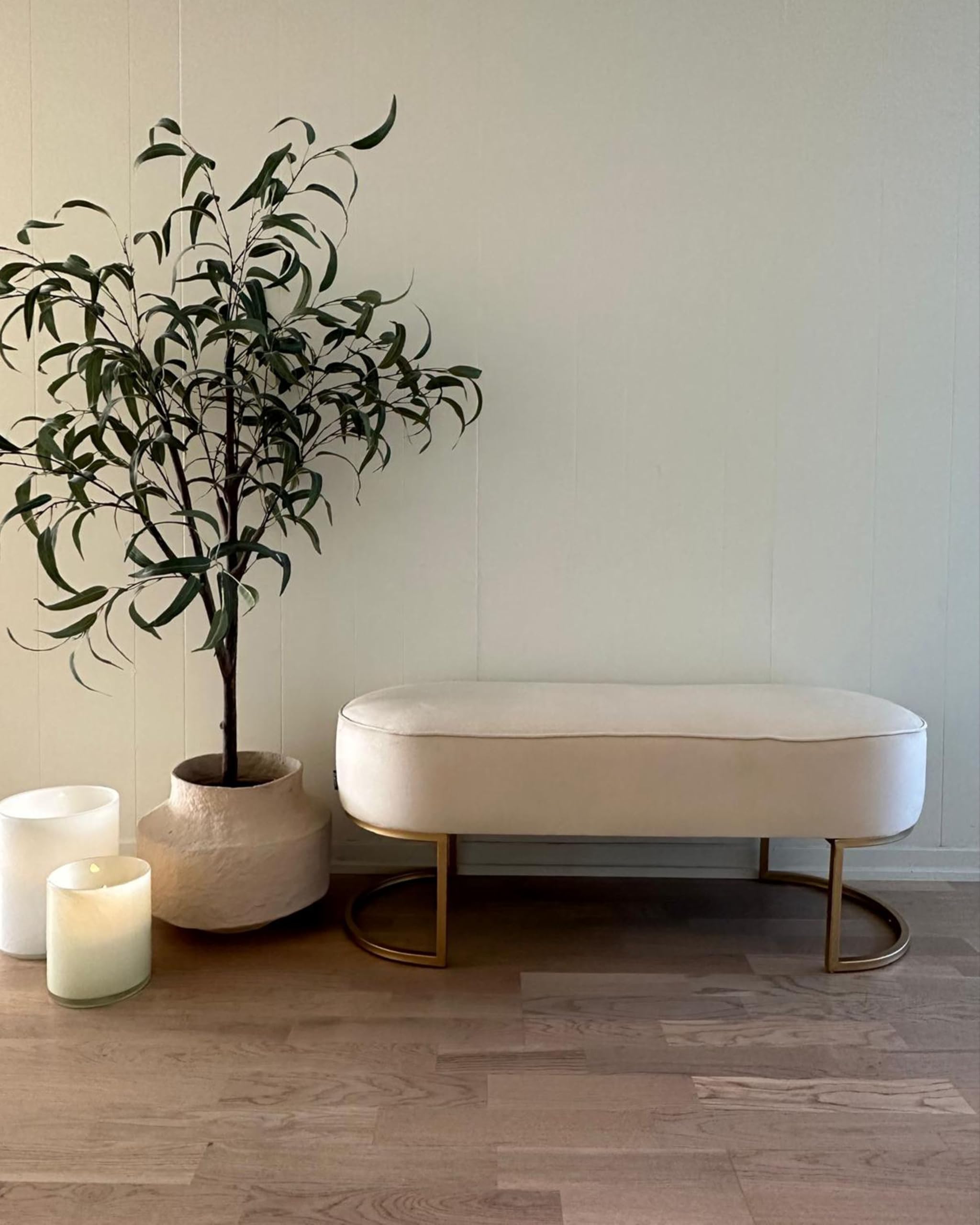 Banquette en Velours Crème Uni sur Pieds Dorés Rembourrage en Mousse Milry