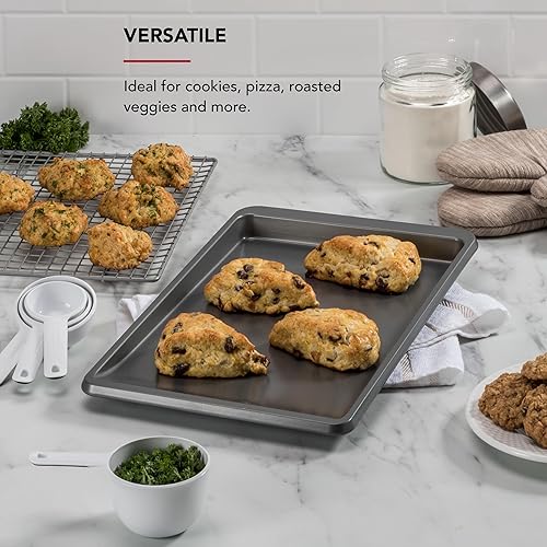 Miniatura 4 de KitchenAid Antiadherente deslizante de galletas de 10 x 15 pulgadas con asas extendidas para un fácil agarre, acero aluminizado para promover la