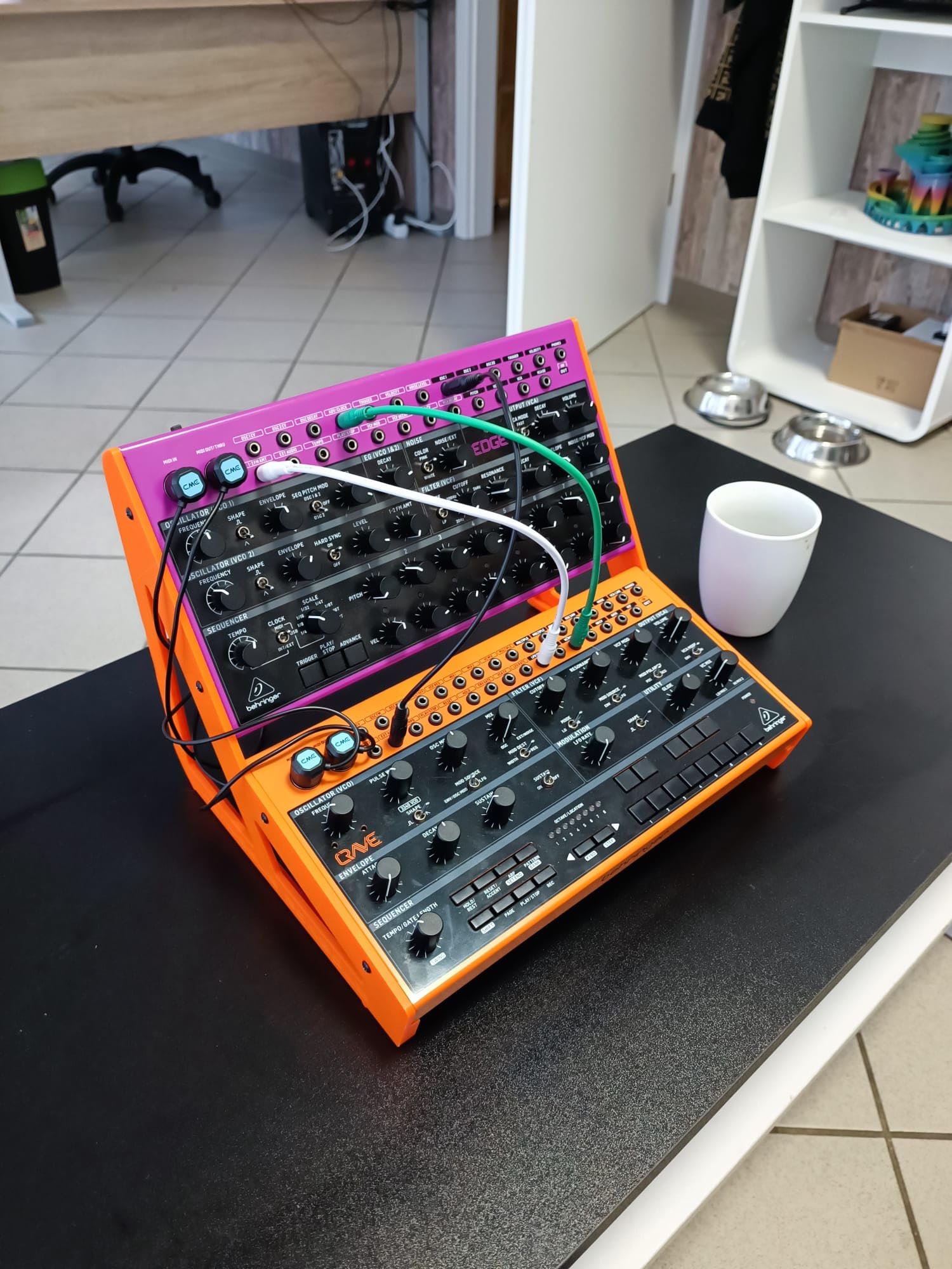 Acid - Soporte para consola Eurorack para escritorio, 2 x Behringer Edge, Crave, Spice o Grind, ángulo de 15° y 60°, color: Negro