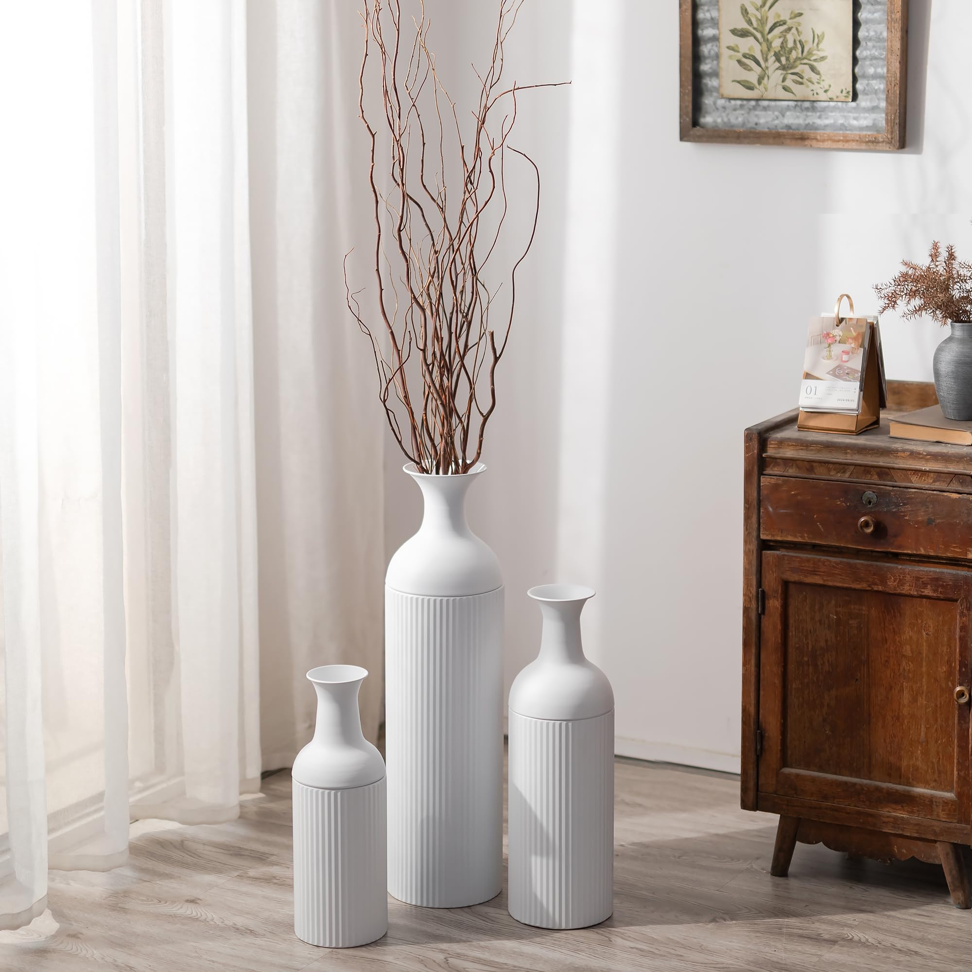 Sziqiqi Bodenvase Groß Weiß: Metall Bodenvasen für Wohnzimmer 68/51/41cm Hohe Moderne Gerippte Bodenvase für Pampasgras Große Vasen für Boden für Schlafzimmerecke Kamin Treppenhaus