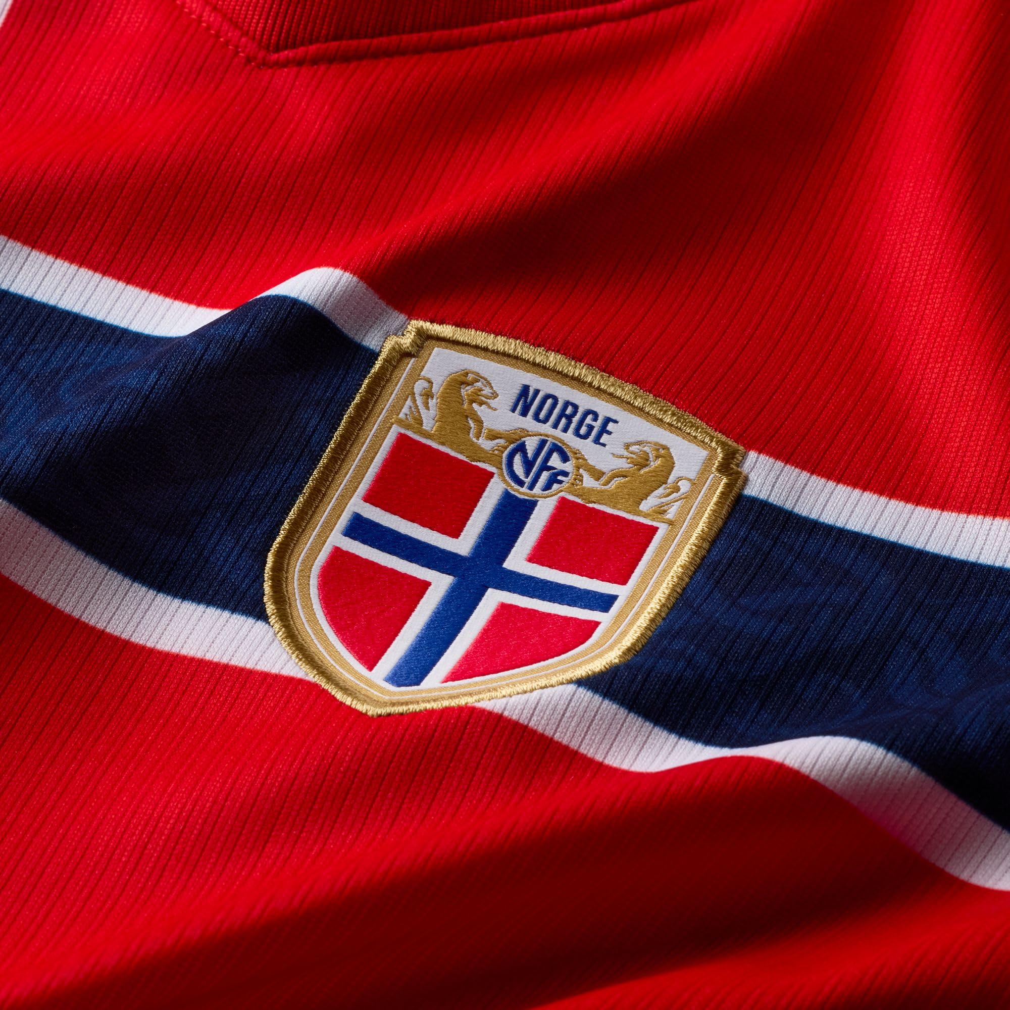 Norwegen 2026 Heimspiel Replika-Fußballtrikot mit Nike Dri-FIT-Technologie (ältere Kinder), IB5150