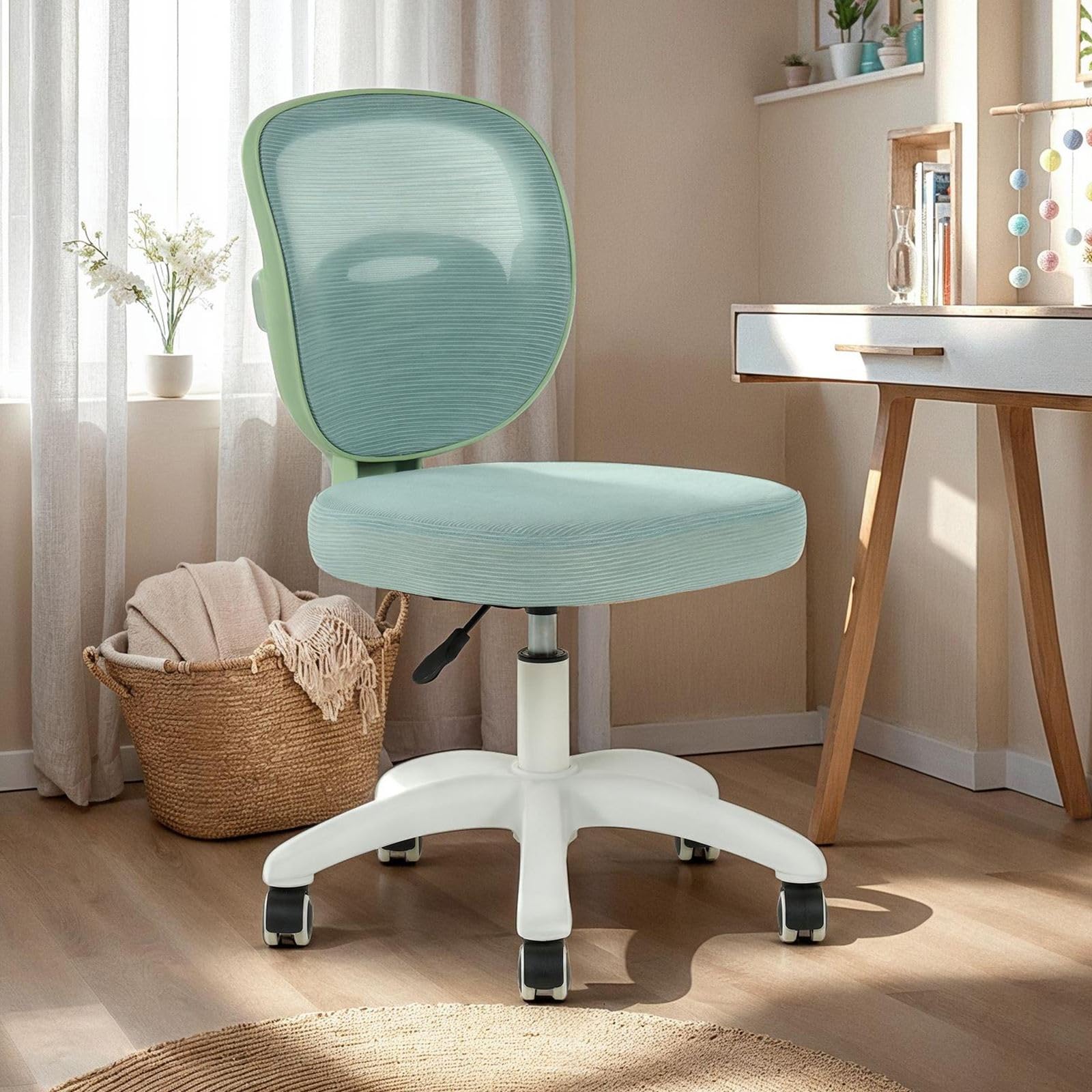 Schreibtischstuhl MAYLA mit Rollen, Grün - Bürostuhl für Kinder, ergonomisch & höhenverstellbar mit Gaslift, atmungsaktiver Mesh-Rücken, ohne Armlehnen für mehr Bewegungsfreiheit im Kinderzimmer