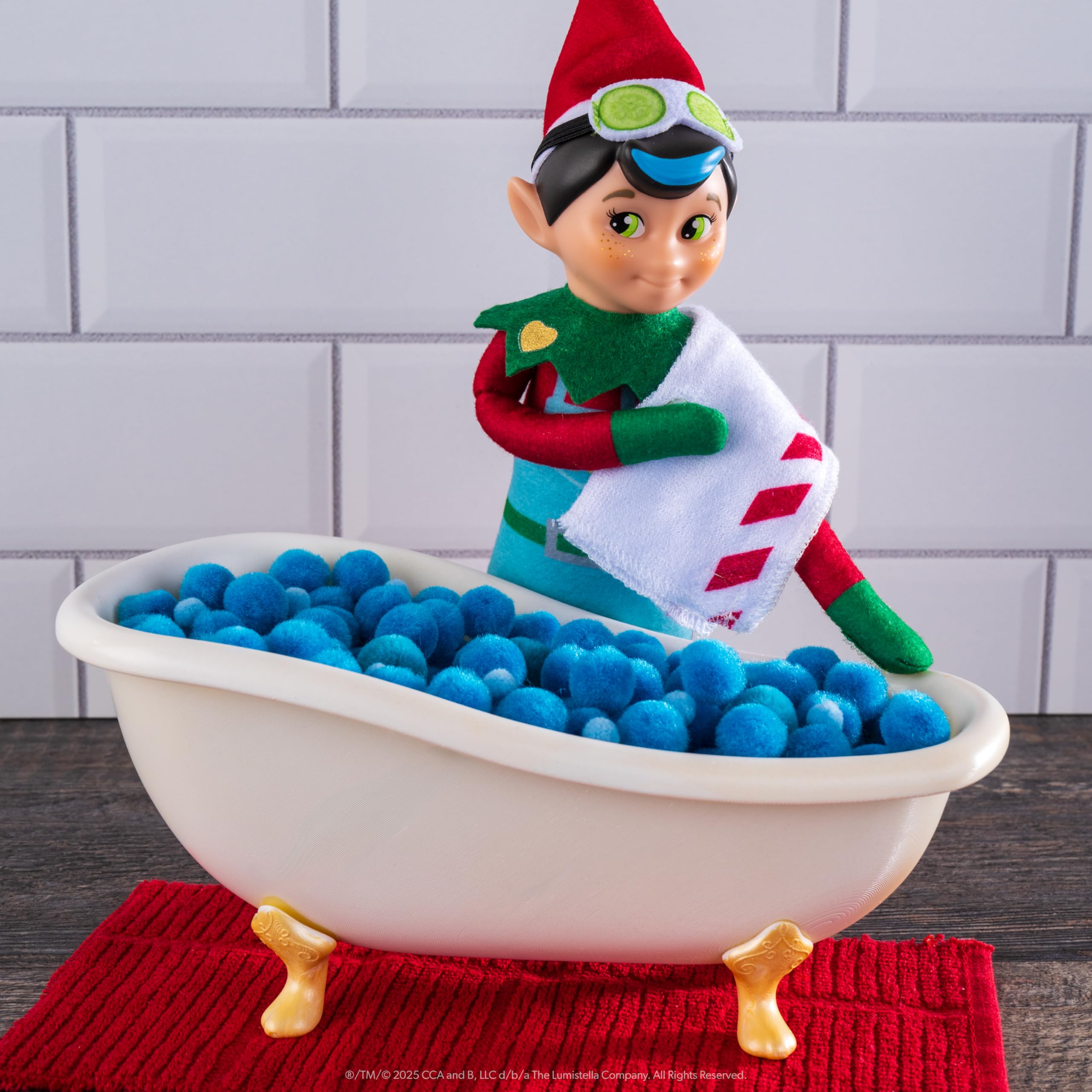 The Elf on the Shelf Polar Props™, S’elf Care Spa Set, Elf-Size Bathtub, Tiny Bath Towel, Cucumber Mask - Image 3