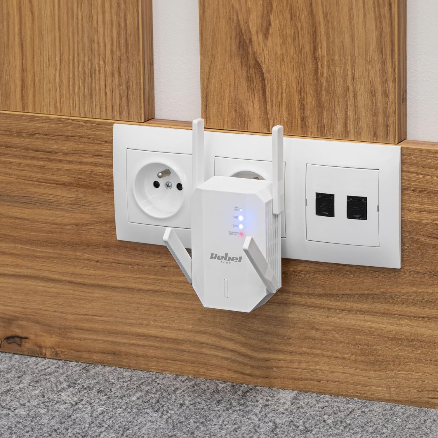 Rebel KOM1031 Repeater plugged into a wall socket