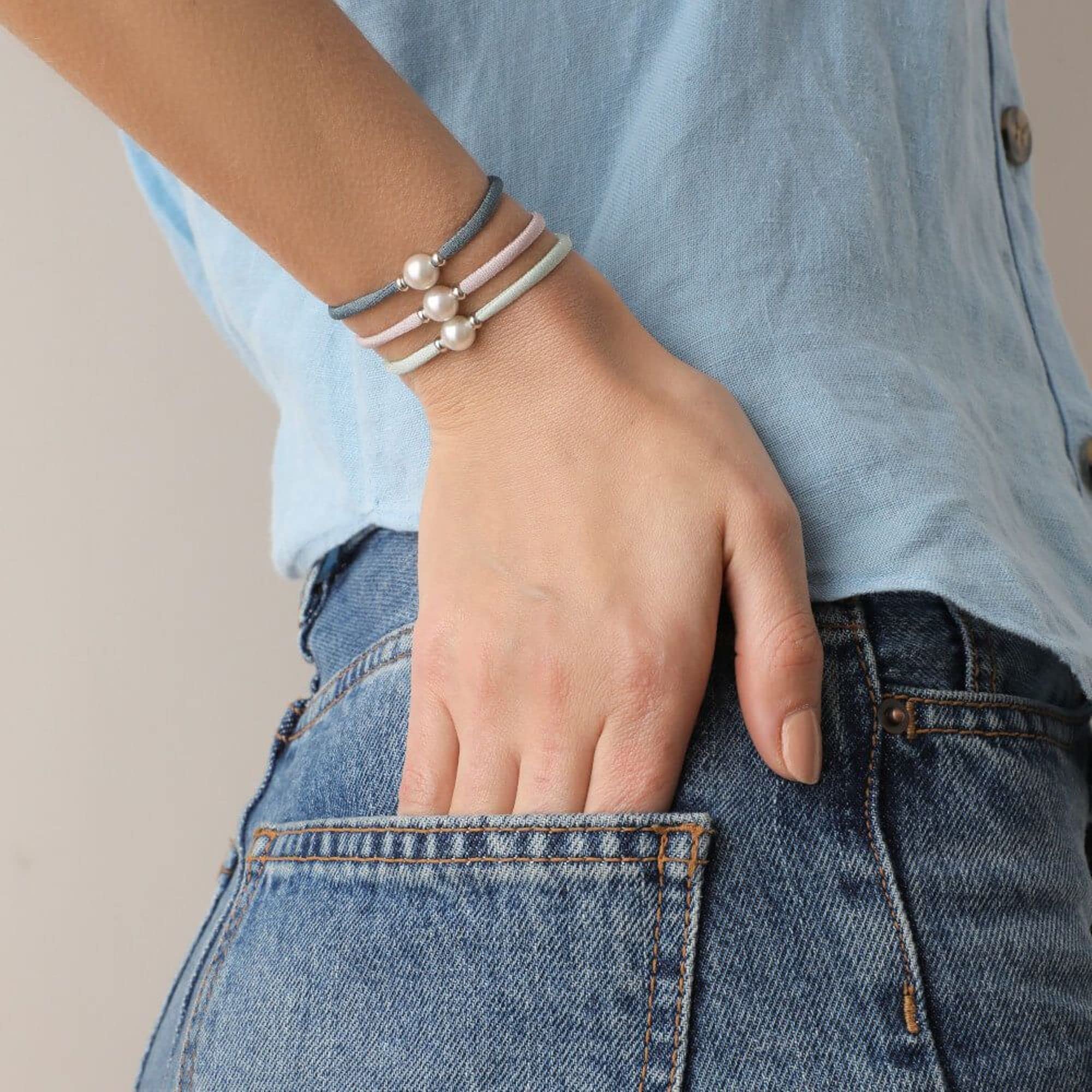Majorica Sifnos - Bracciale elastico con perla, realizzato in argento dorato, perla bianca rotonda da 8 mm, lunghezza 20 cm, chiusura regolabile, gioielli da donna