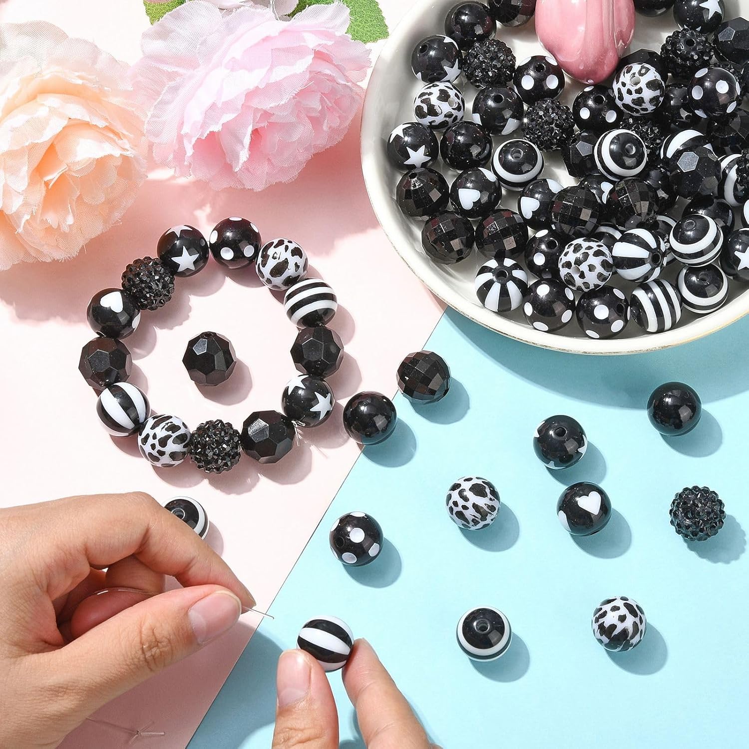 UR URLIFEHALL 100 pcs Random 16mm Acrylic Round Beads Black and White Bubblegum Beads for Jewelry Making Bracelets Earring Necklace DIY Craft Projects