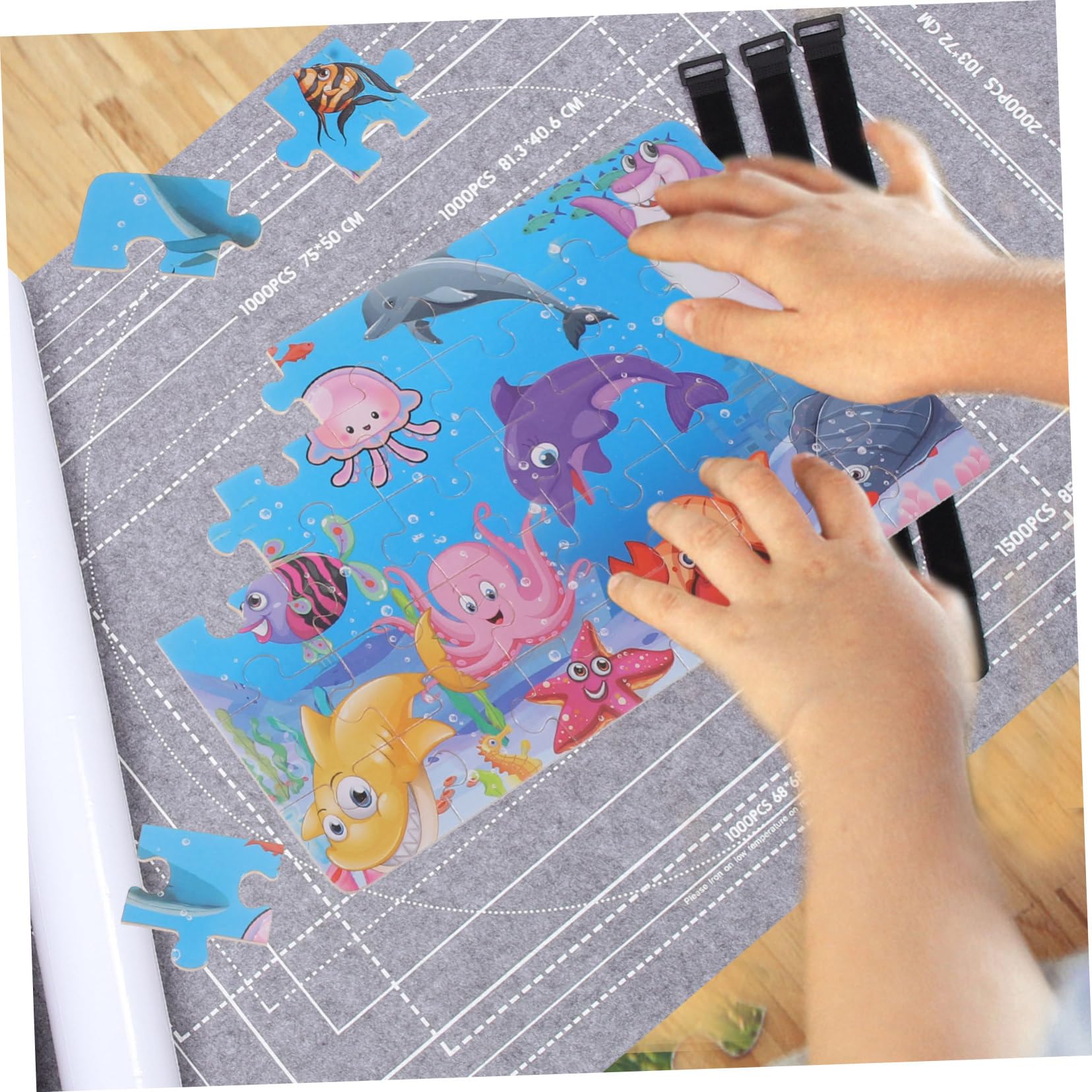 Abaodam Tapis de Rangement pour Puzzles en Feutre, Tube Gonflable et 3 Bandes de Fixation, pour Jeu de Puzzle Jusqu’à 2000 Pièces Couleur Aléatoire