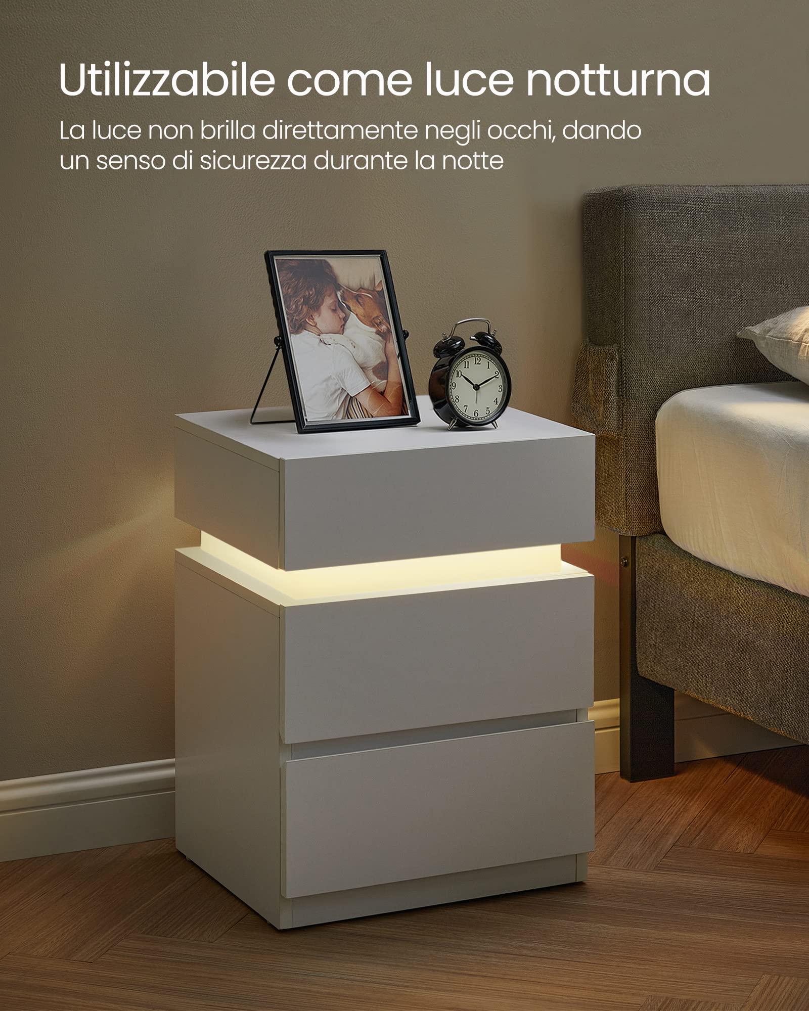 VASAGLE KAILYN Collezione - Set di 2 Comodini con Striscia Luminosa di Luci a LED Multicolore Variabile, 3 Cassetti, Tavolino in Stile Moderno, 35 x 40 x 55 cm, Bianco LET0830W01