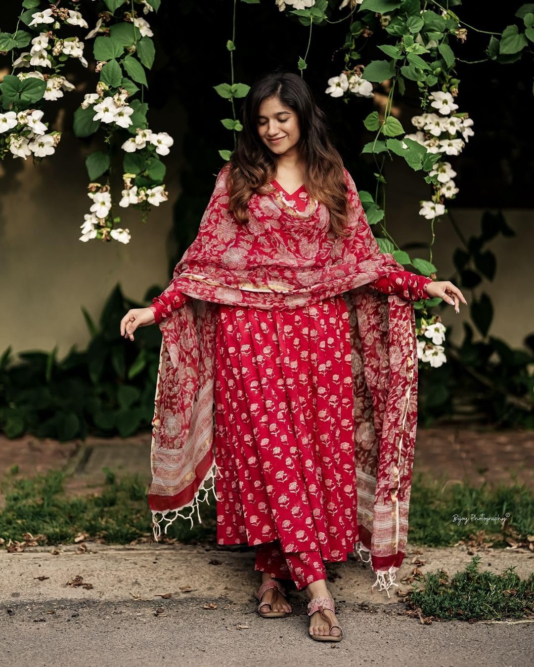 KLOSIA Women Viscose Printed Anarkali Kurta and Pant Set with Dupatta | Anarkali Kurta Set for Women | (in, Alpha, M, Red) 4