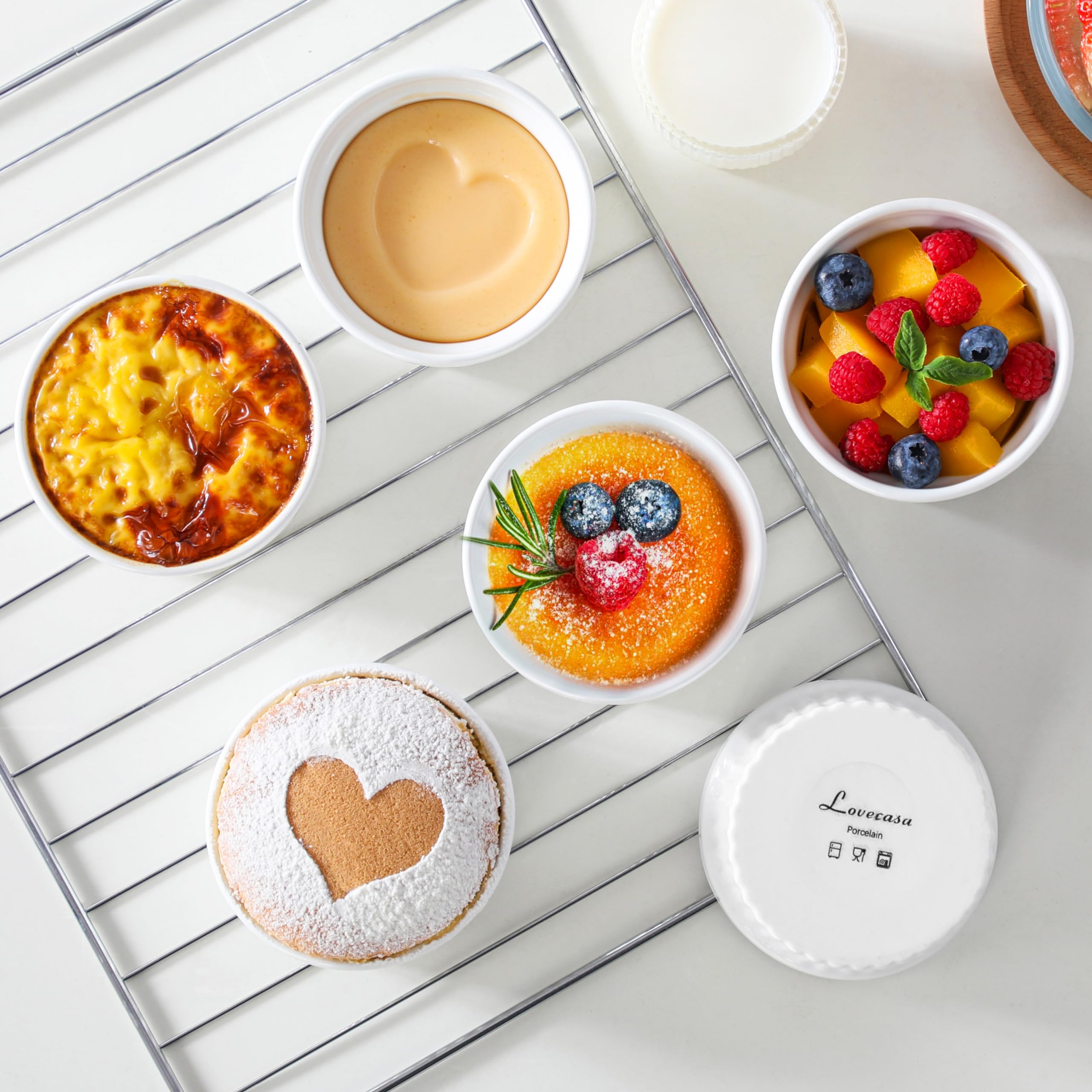 LOVECASA Ramequines de Porcelana Juego de 6 Moldes para Soufflé 240 ml φ 9,8 cm, para Crema Catalana, Hornear Pasteles de Lava, Diseño Interior de Corazón Creativo, Apto para Horno, Blanca