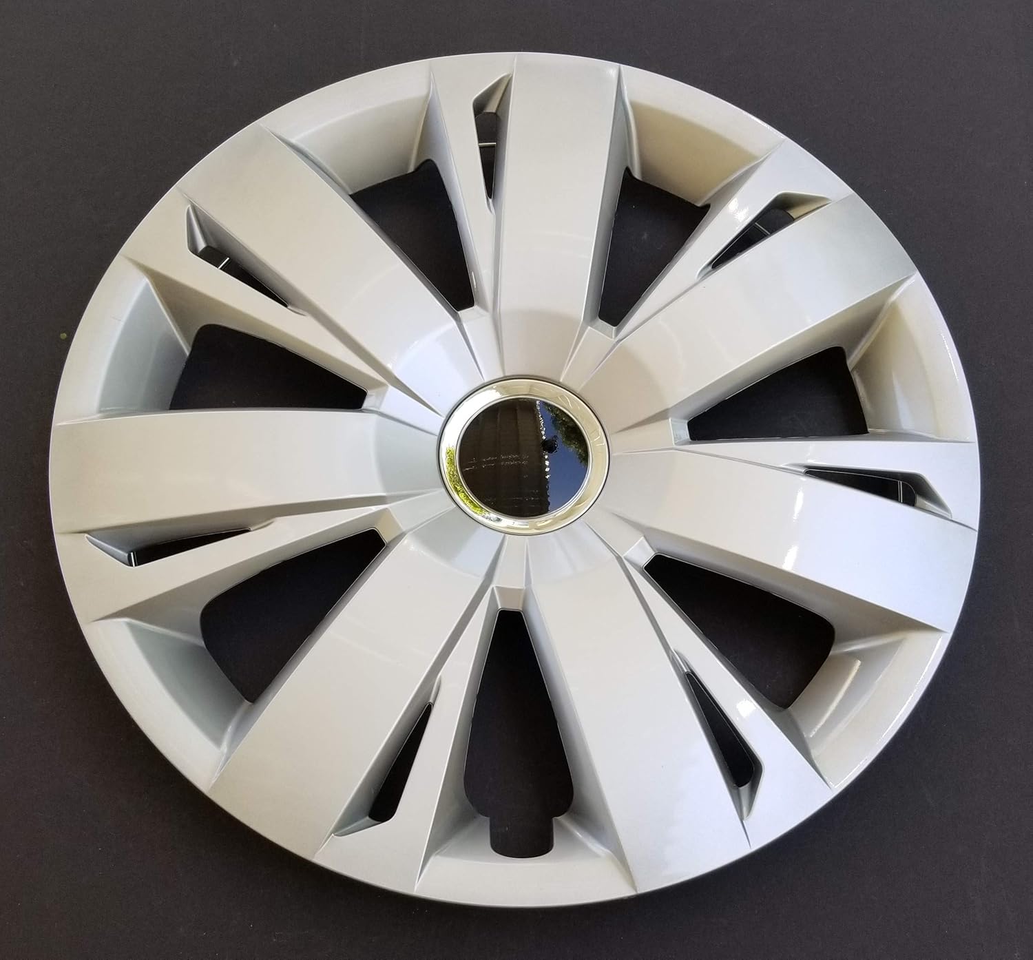 New Wheel Covers Hubcaps Fits 2011-2018 Volkswagen Jetta; 16 Inch; 7 Spoke; Silver Color; Plastic; Set of 4; Spring Steel Clip