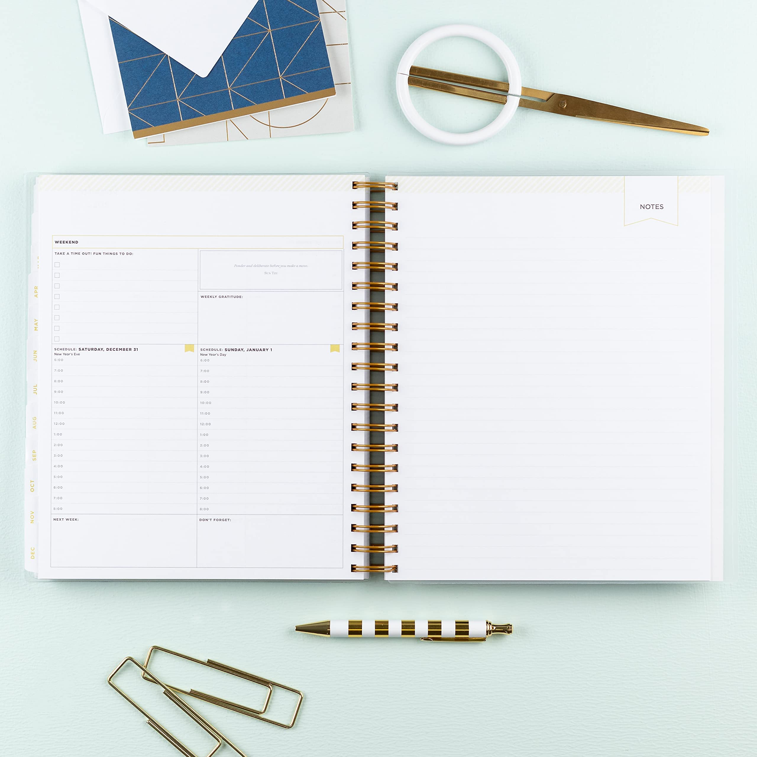 Blue Sky Day Designer per agenda giornaliera e mensile 2022, 20,3 x 25,4 m, copertina flessibile satinata, rilegatura a filo, a righe blu navy (103622-22)