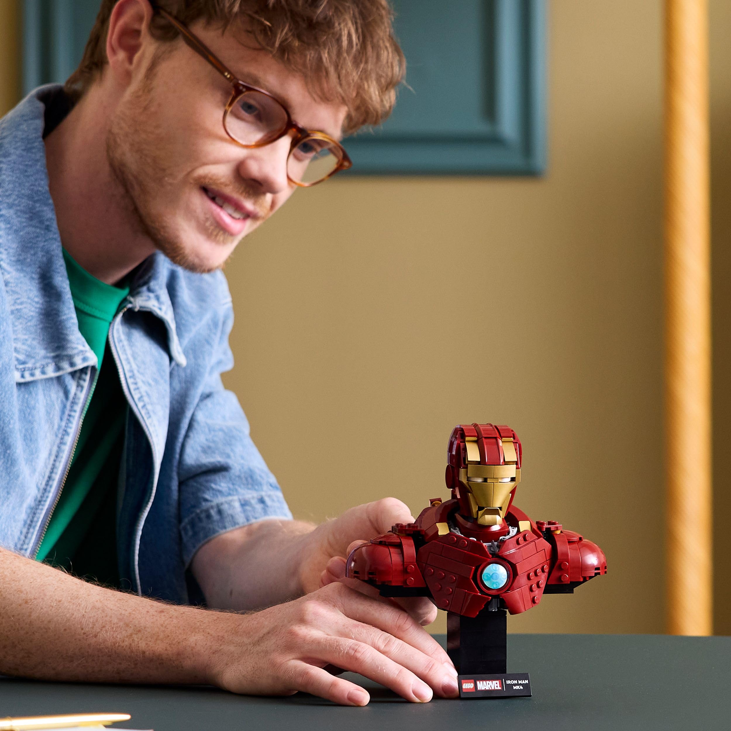 LEGO Marvel Busto de Iron Man MK4 - Maqueta para Adultos de Superhéroe con Minifigura de Tony Stark, Cañones de Hombros y Cabeza Articulada - Regalo para Hombres y Mujeres Fans de los Vengadores 76327
