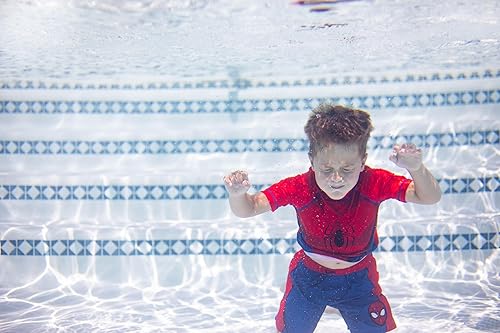 Vista 6 de Marvel Conjunto de camiseta de protección raglán y shorts de natación UPF 50+, tallas para niños pequeños a niños grandes (2T - 18-20)