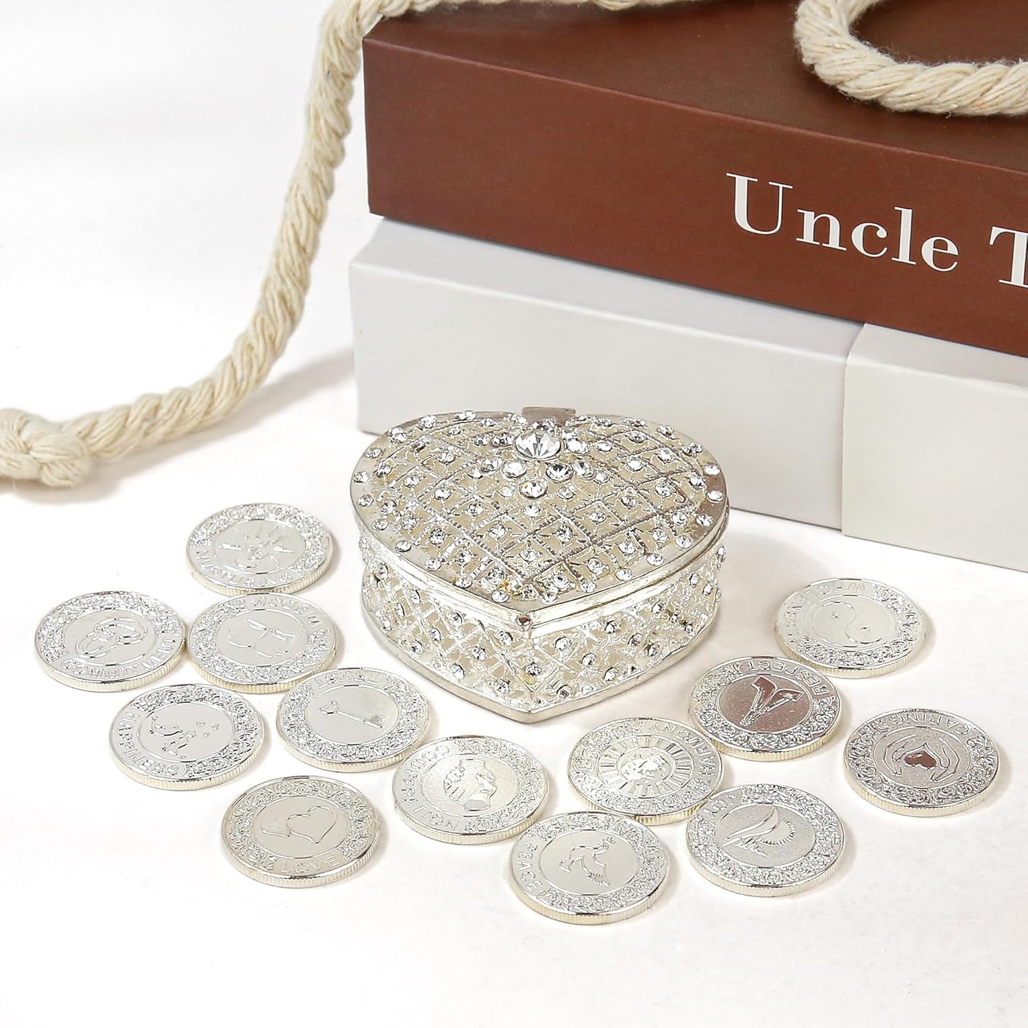 TINGKU English Wedding Arras – Arras para Boda Catolica, Arras de Boda Cristiana con 13 Blessing Coins, Christian Wedding Arras, Decoración para Bodas, Leather Box-Silver Coins HB