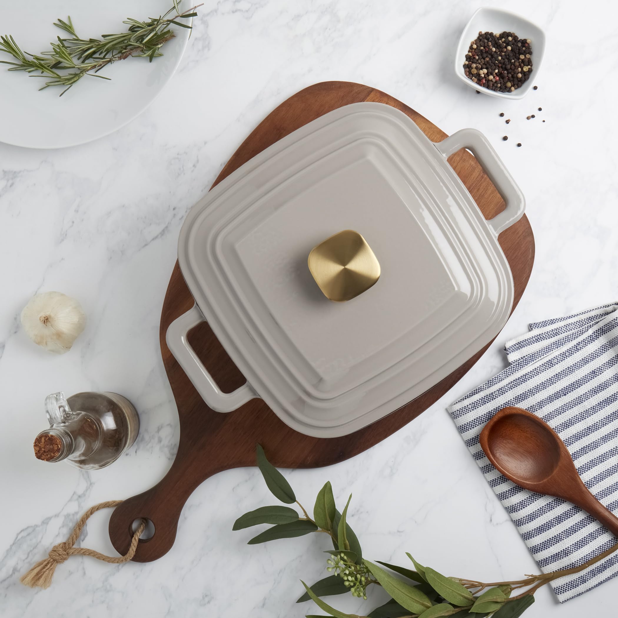OUTLET商品♠ BASSOLS 4点セット ロイド　ベージュ系　W Amazon.com: Smith & Clark 4 Quart Enameled Cast Iron Square Dutch