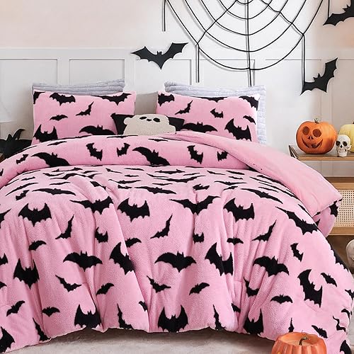New comforter and bedding for the spooky season
