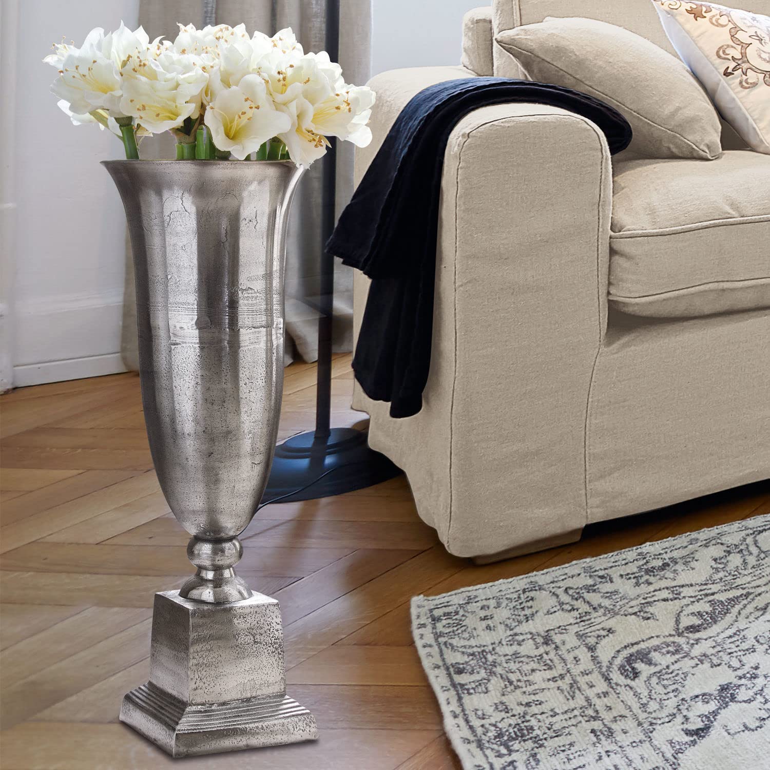 Loberon Bodenvase Belfort, antiksilber | handgearbeitet, Klassische Pokalform, matt gebürstet, imposante Höhe, Wohn-Accessoire, Aluminiumguss