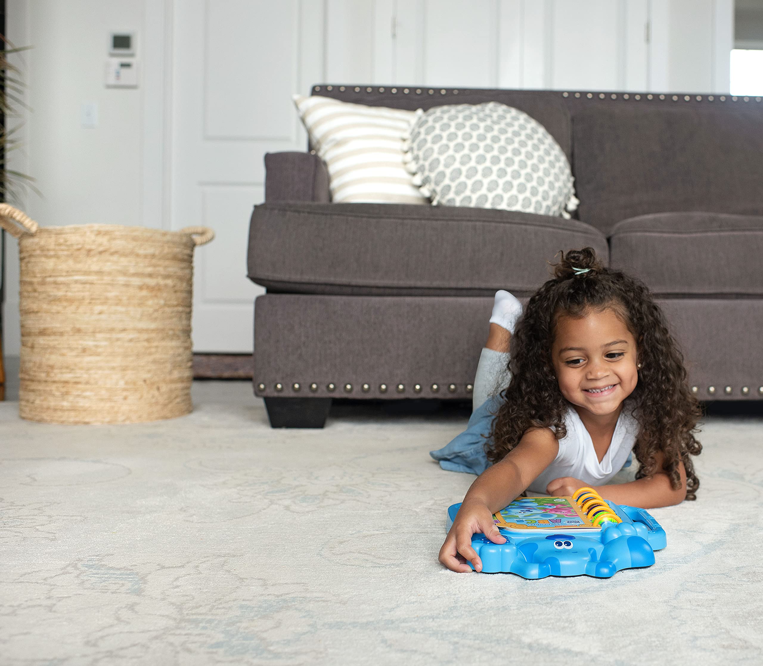 VTech - ¡Las Pistas de Blue y tú! El Libro ABC de Blue, Juguete Educativo para niños +2 años, aprende el abecedario, versión ESP (3480-610622)