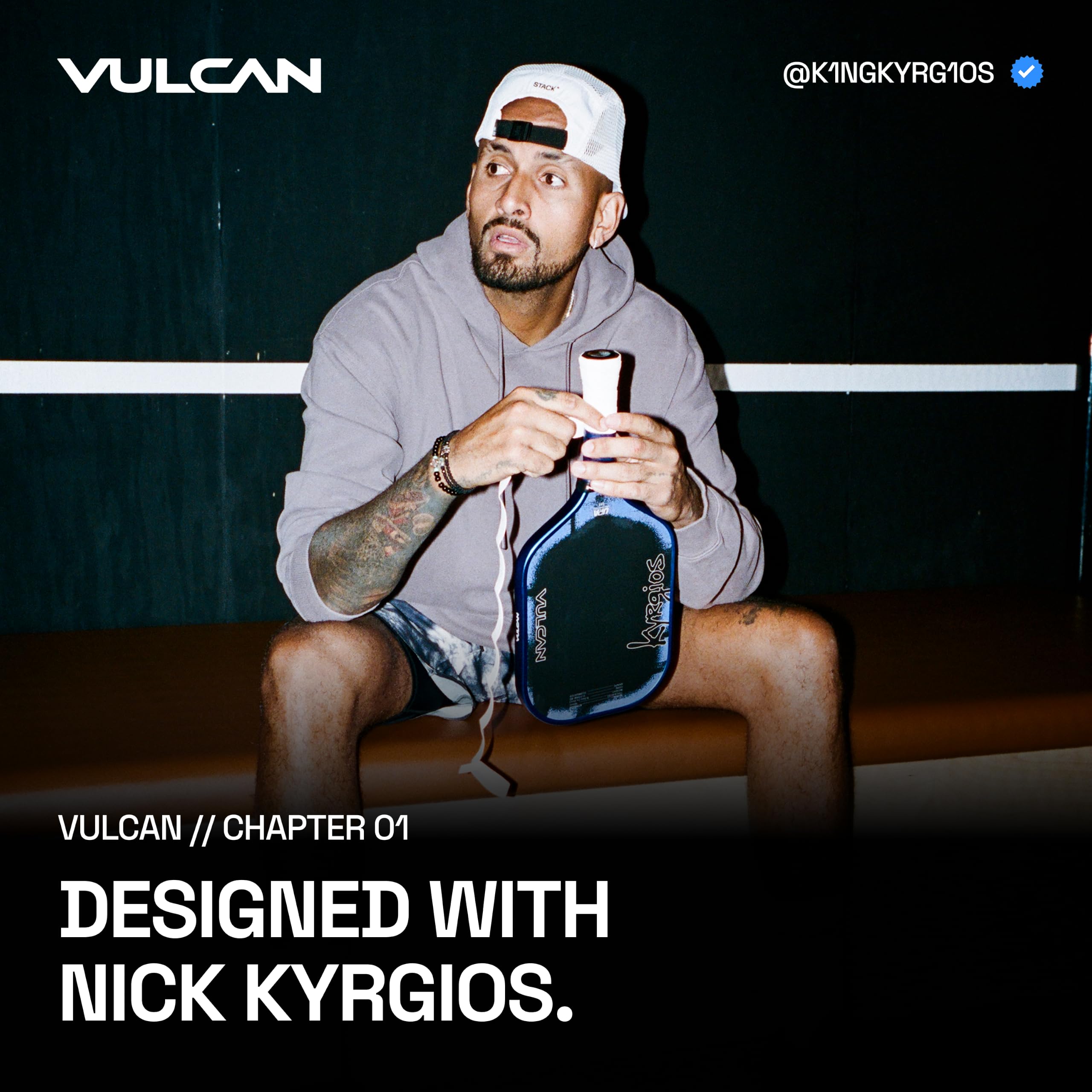 Vulcan Chapter 01 - Racchetta da pickleball in fibra di carbonio grezzo T700 con nucleo in schiuma a doppia densità, potenza e rotazione di generazione 4, approvata UPA-A, progettata con Nick Kyrgios