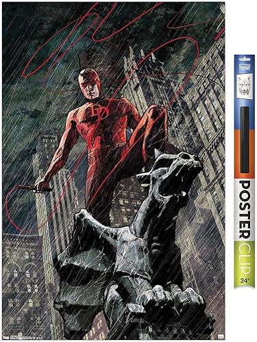 Trends International Marvel Comics Daredevil - Póster de pared del diablo de cocina del infierno, 22.37 x 34.00 pulgadas, paquete de póster y clip
