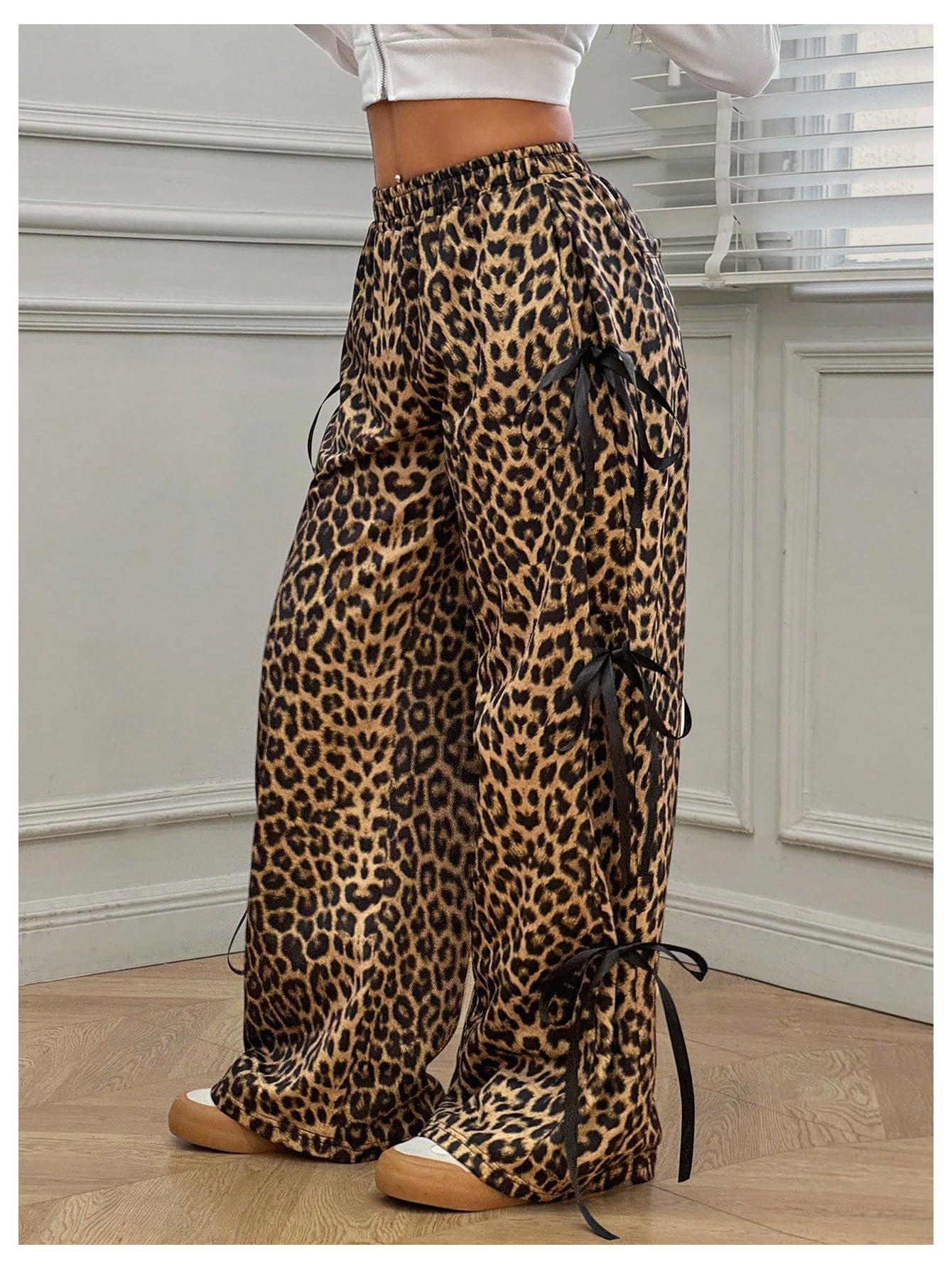 Verdusa Women's Baggy Sweatpants Elastic Waist Casual Bow Wide Leg Pants with Pocket Y2K Going Out Travel Pants