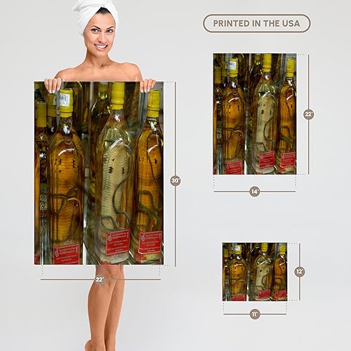 Miniatura 7 de 3D Rose Vietnam. Vino de serpiente a la venta en una tienda de Saigón-toalla de mano de la ciudad de Ho Chi Minh, 15 "x 22"