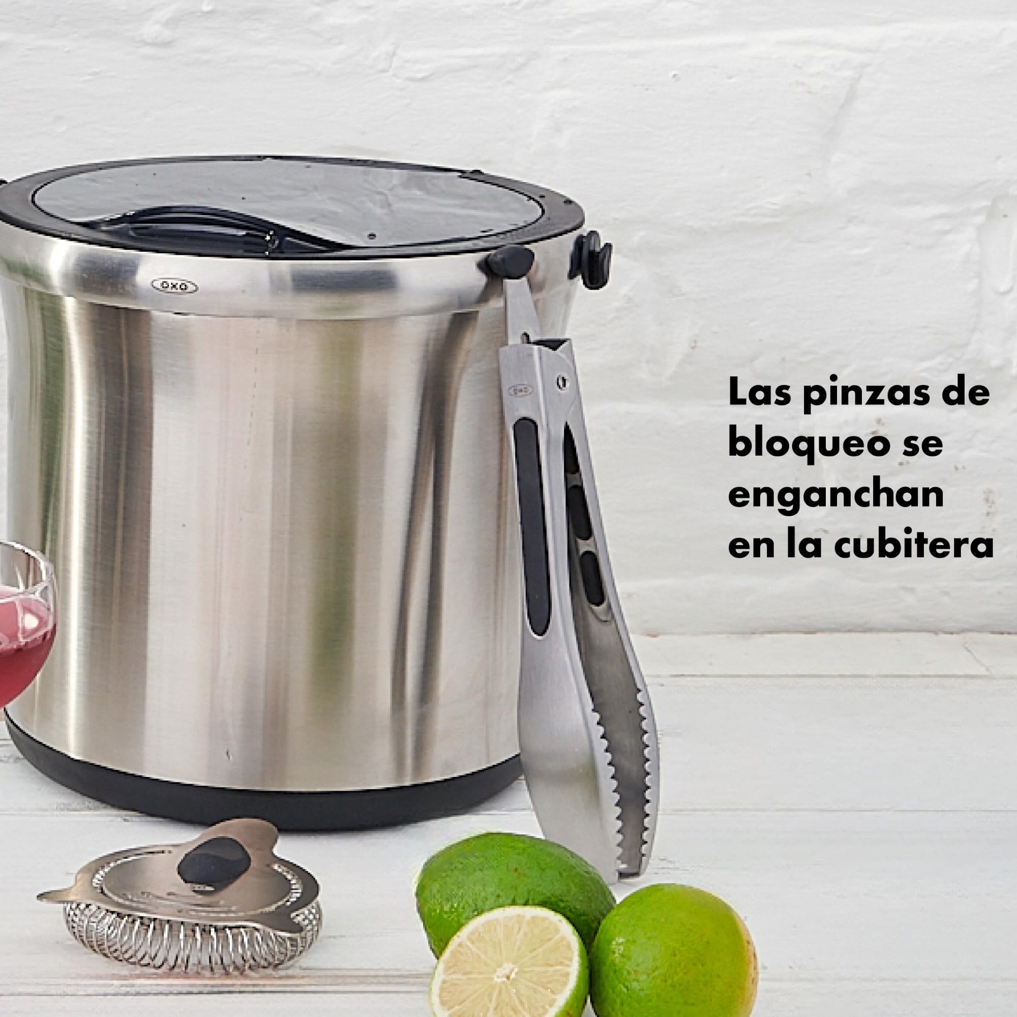 Cubitera y juego de pinzas OXO SteeL