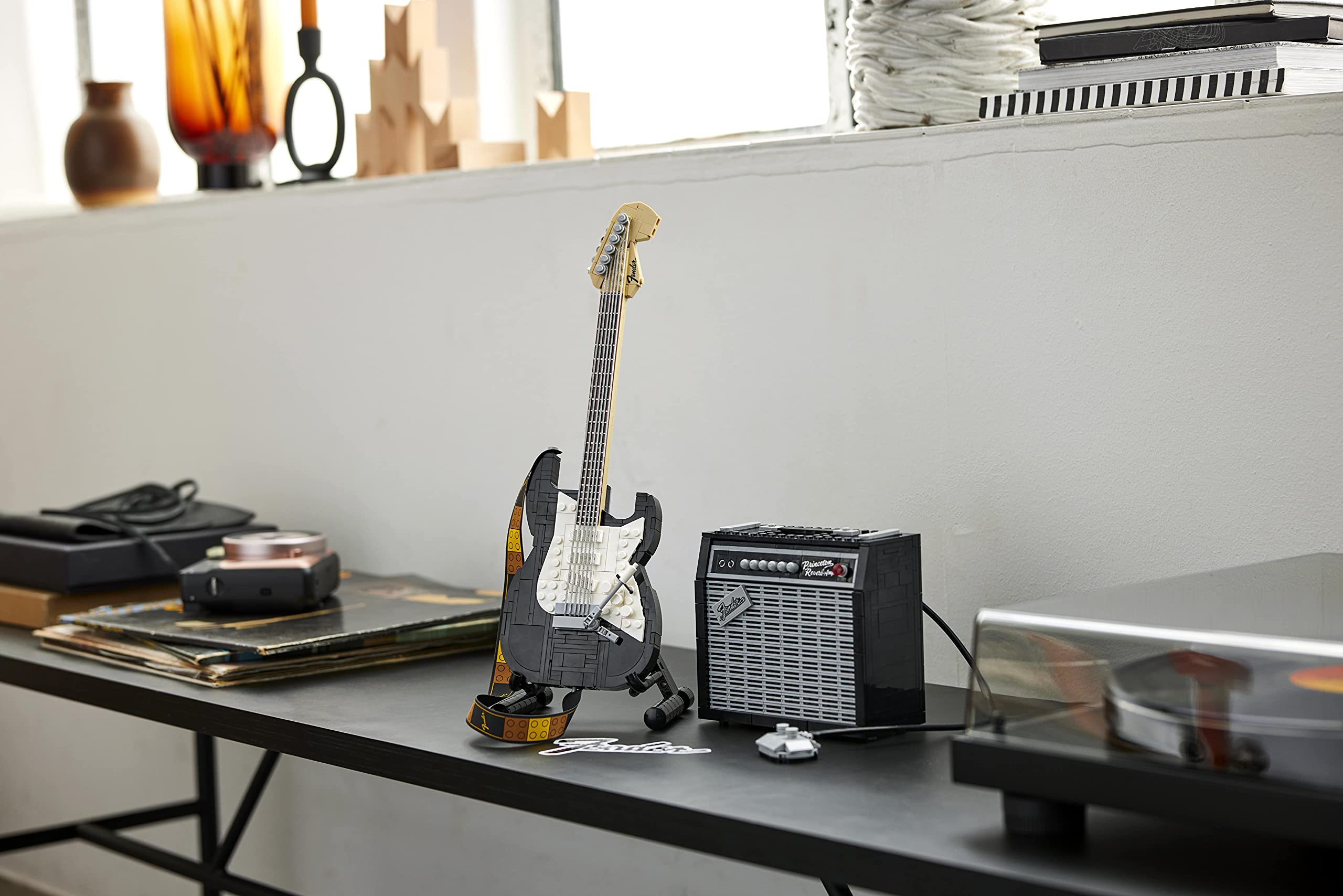 LEGO 21329 Ideas Fender Stratocaster, zestaw klocków dla dorosłych fanów LEGO, kolekcjonerski model gitary oraz wzmacniacza 65 Princeton Reverb, pomysł na prezent dla mężczyzny, kobiety