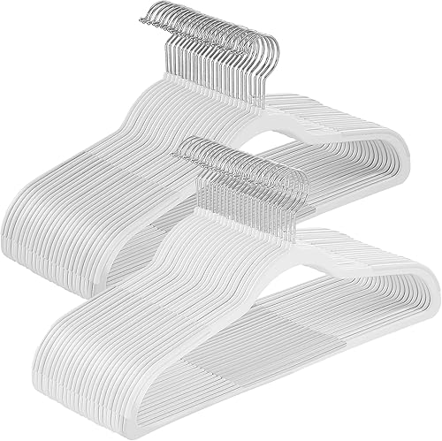 SONGMICS Perchas para ropa, paquete de 50 perchas de plástico, antideslizantes, ahorro de espacio, 0.2 pulgadas de grosor, 17.7 pulgadas de largo,