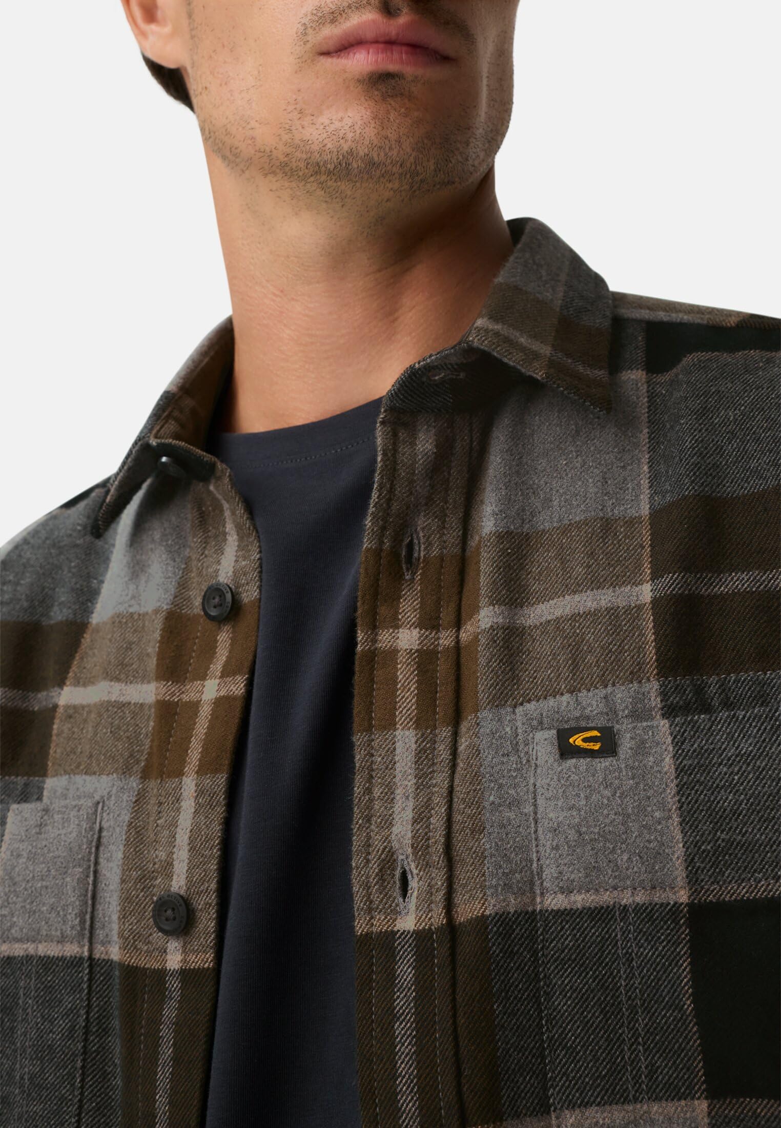 camel active Herren Flanellhemd mit Kontrastdetails und Brusttaschen