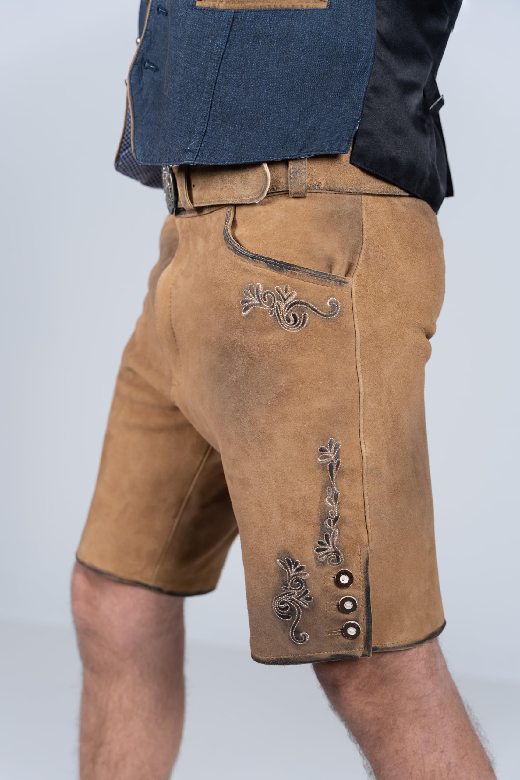 Bayerische Traditionelle Krachlederne Kurze Lederhose Linus aus weichem Ziegenleder inkl. Gürtel Gr. 46-64